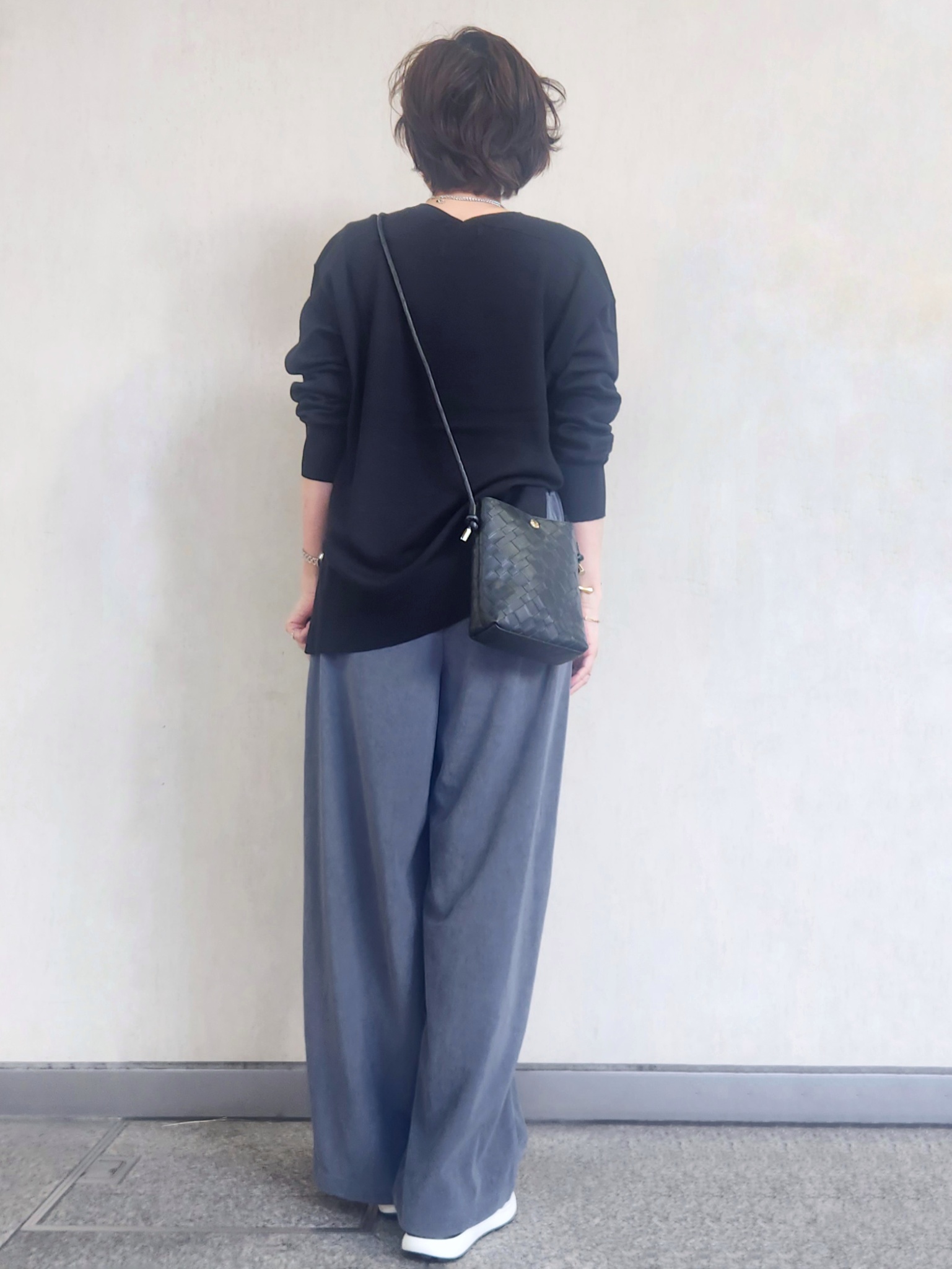 milkyさんの「OPAQUE.CLIP｜『THE』名品リラクシーVネックニット【洗濯機OK】」を使ったコーディネート