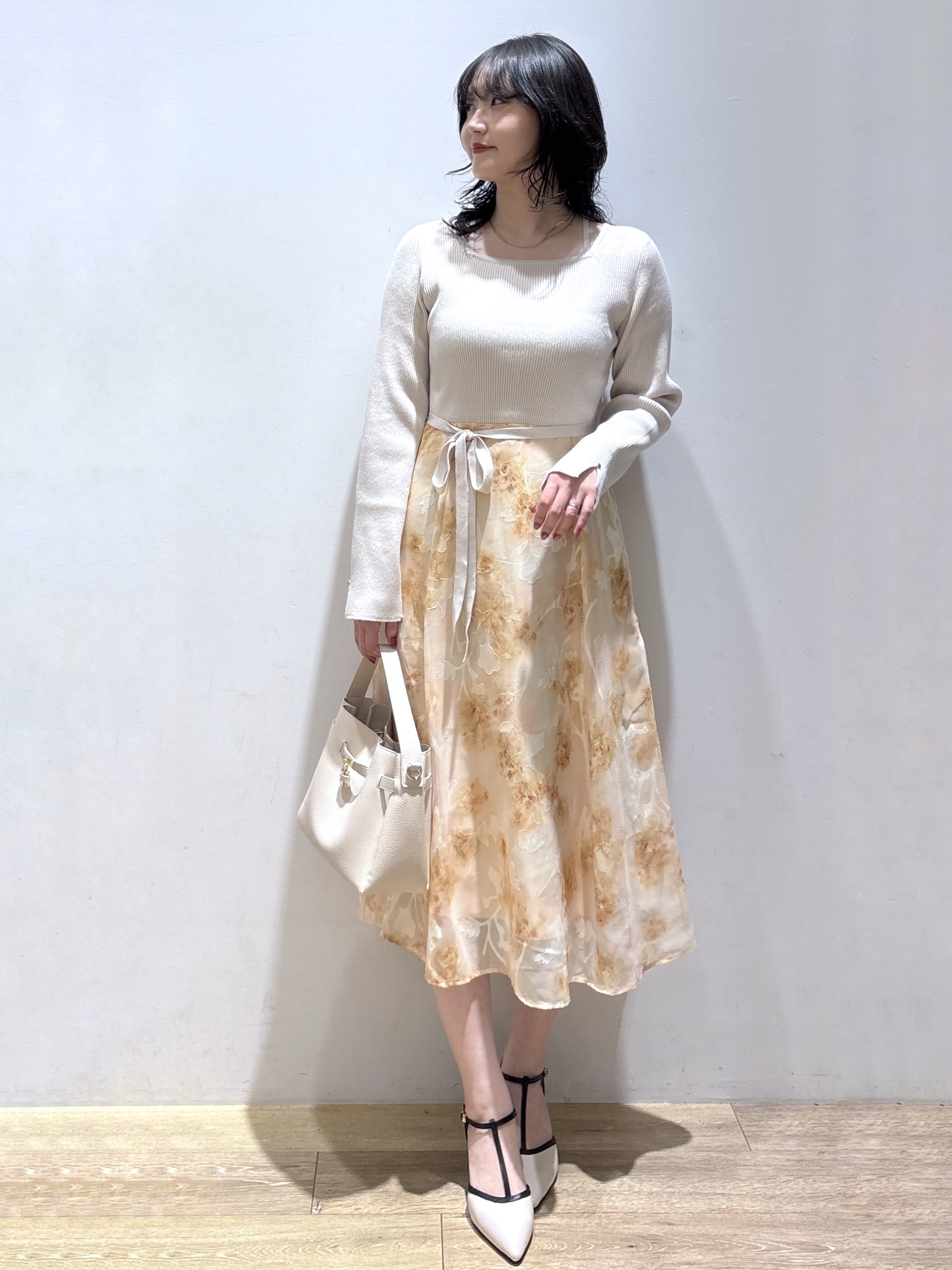 mizukiさんの「index｜【植草美幸先生が指南する好印象スタイル】フラワージャカードドッキングニットワンピース≪洗濯機OK≫」を使ったコーディネート