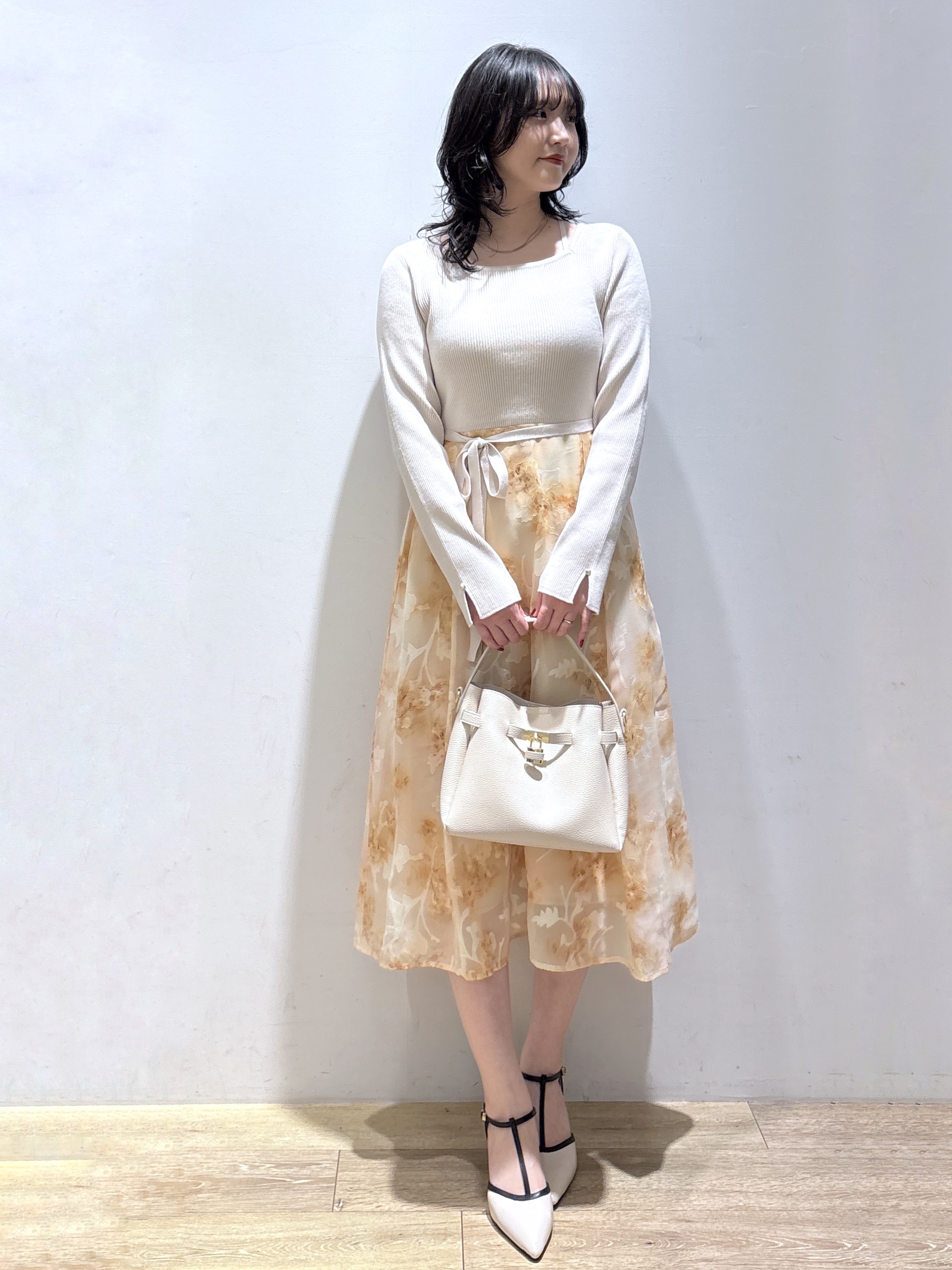 mizukiさんの「index｜【植草美幸先生が指南する好印象スタイル】フラワージャカードドッキングニットワンピース≪洗濯機OK≫」を使ったコーディネート