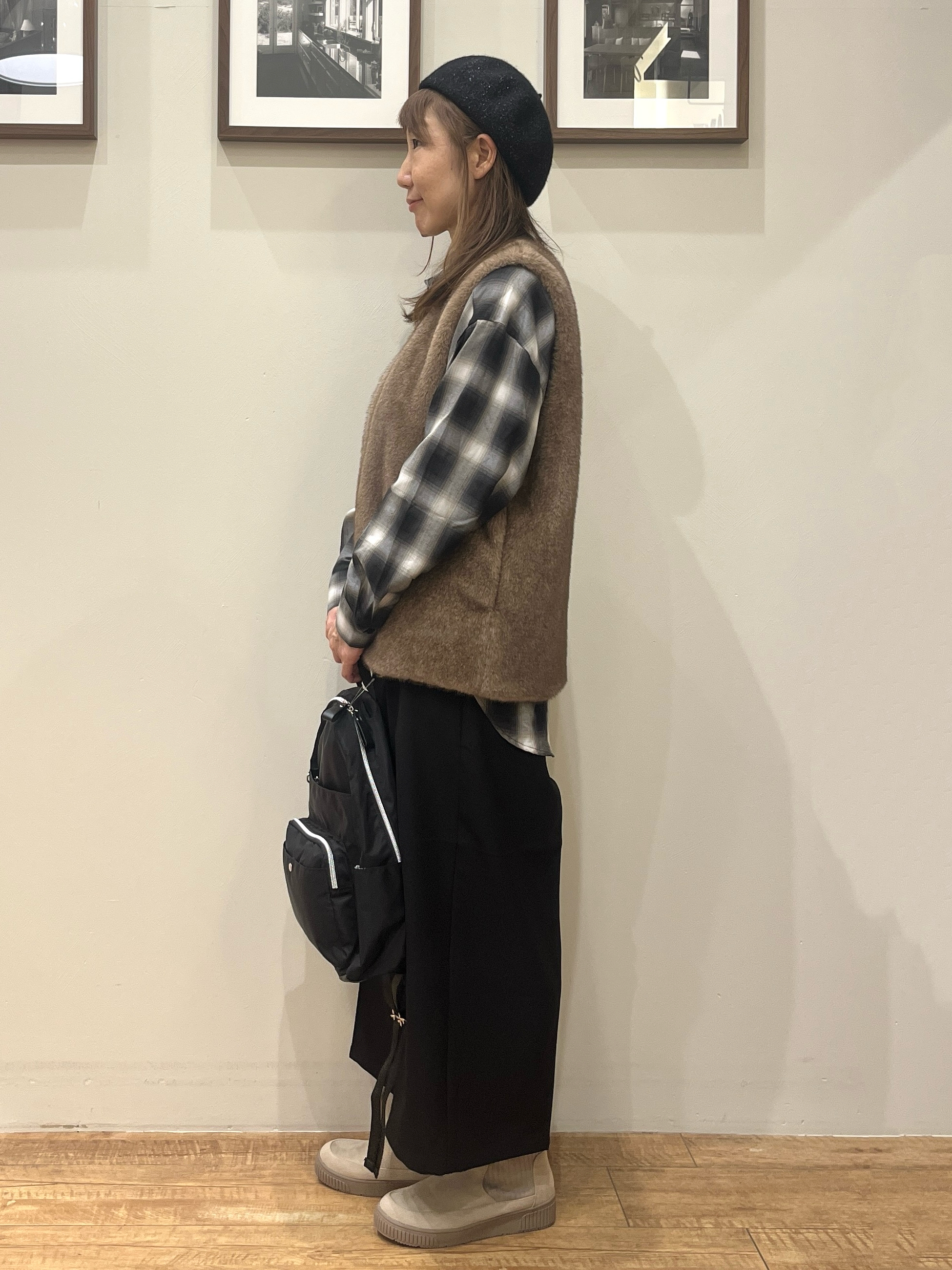 まつみさんの「SHOO･LA･RUE｜重ねるだけでこなれコーデに ふわふわフェイクファーベスト」を使ったコーディネート