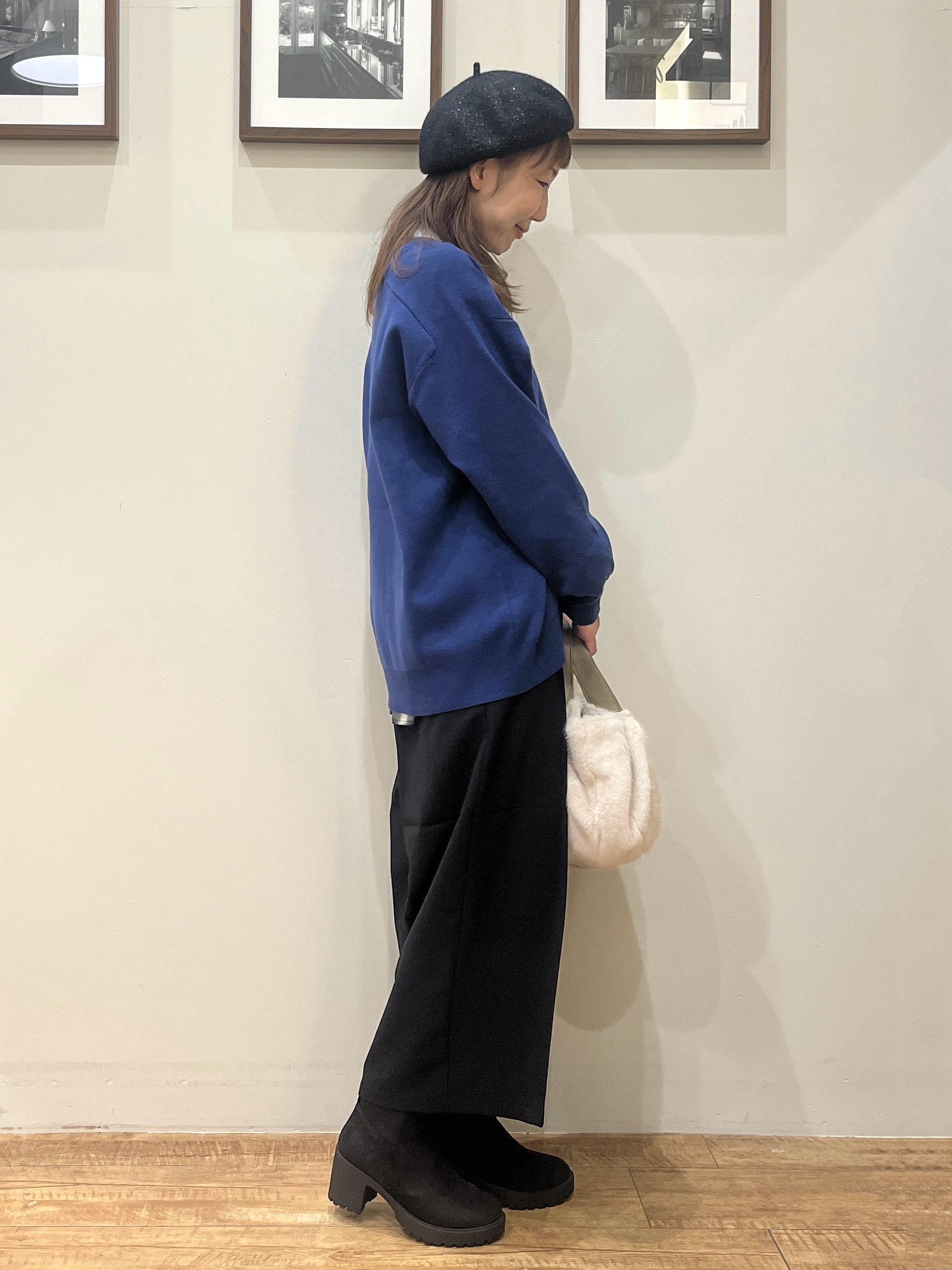 まつみさんの「SHOO･LA･RUE｜【毛玉になりにくい/S-LL/洗濯機可/体型カバー】Vネックゆったりカーディガン」を使ったコーディネート