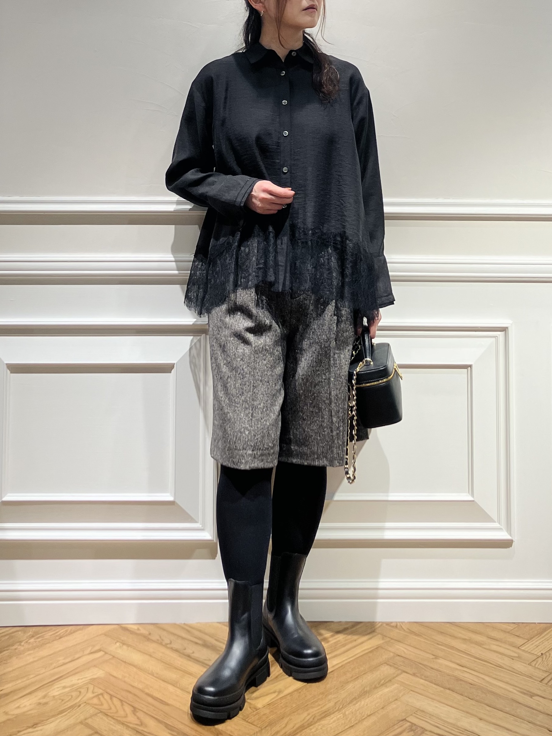 TSUKUIさんの「DRESSTERIOR｜ヴィンテージライク レーストリムシャツ」を使ったコーディネート