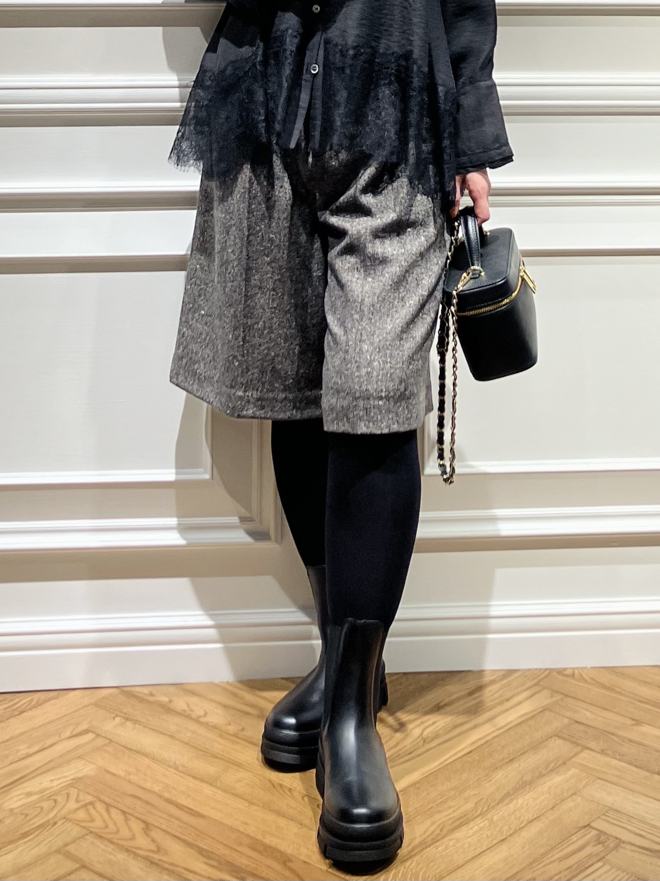 TSUKUIさんの「DRESSTERIOR｜ヴィンテージライク レーストリムシャツ」を使ったコーディネート
