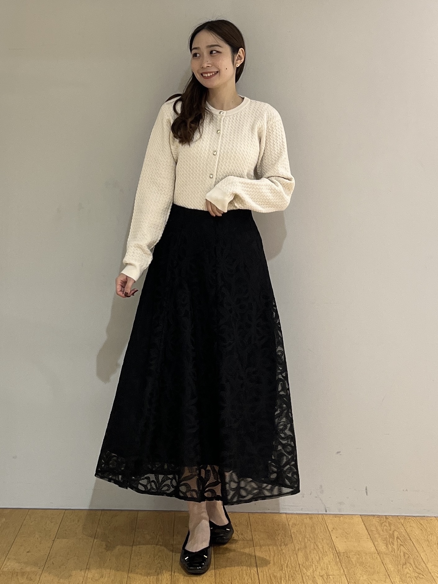 Saekoさんの「Couture brooch｜【通勤にも休日にも】ケーブル カーディガン」を使ったコーディネート
