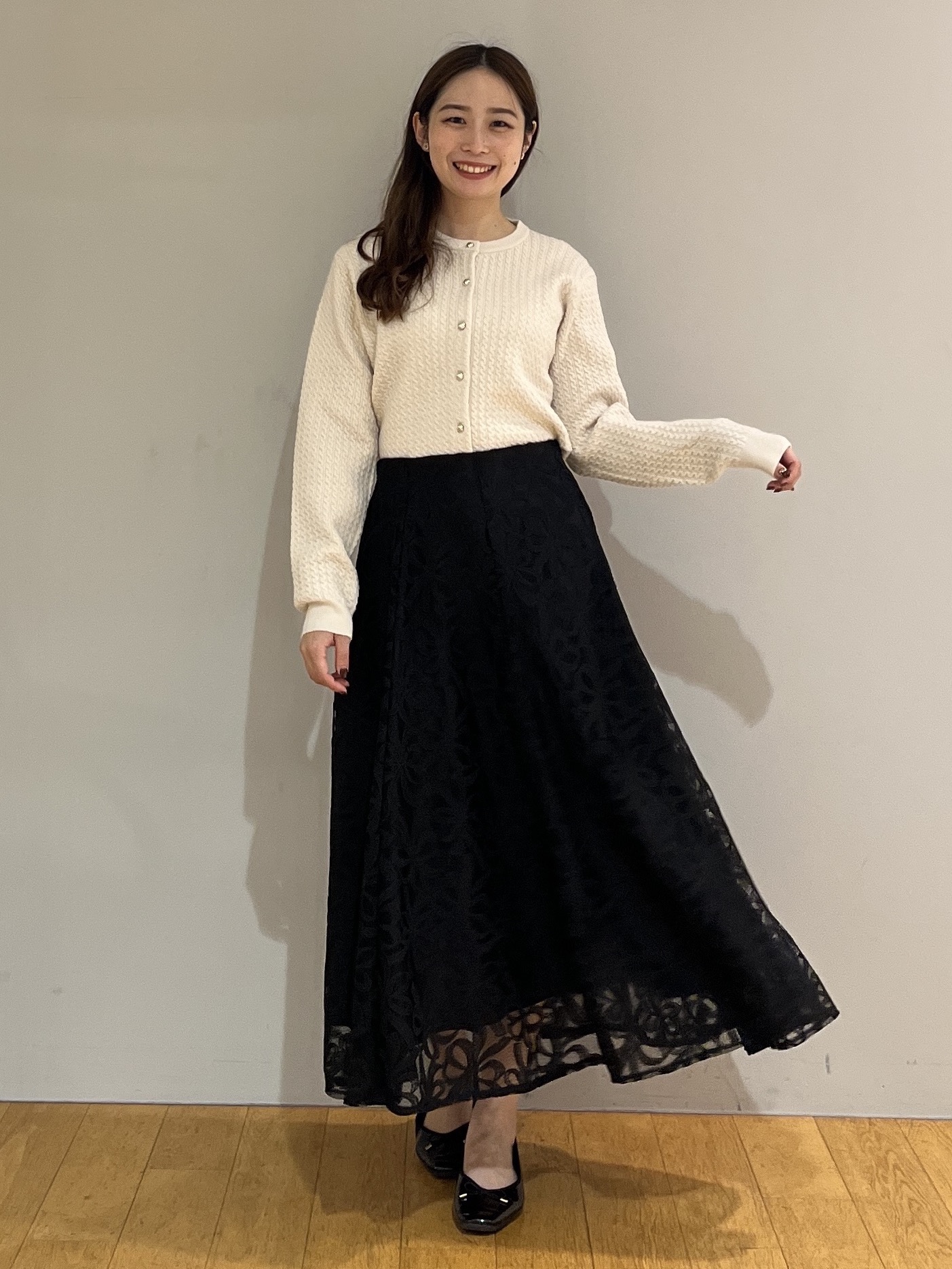 Saekoさんの「Couture brooch｜【通勤にも休日にも】ケーブル カーディガン」を使ったコーディネート