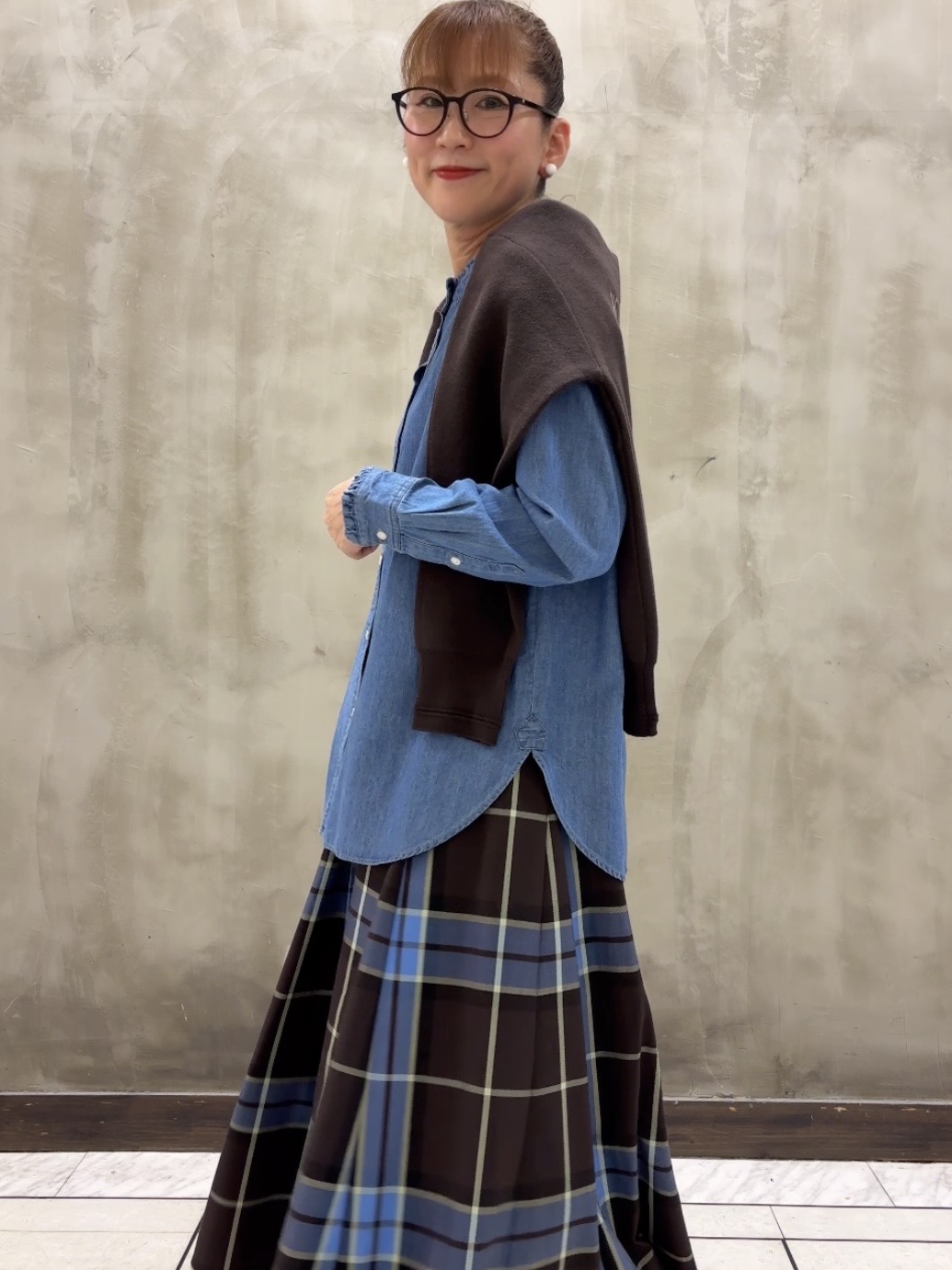 Yasucoさんの「Dessin｜【ボウタイ取り外し可】2WAYデニムフリルシャツ」を使ったコーディネート