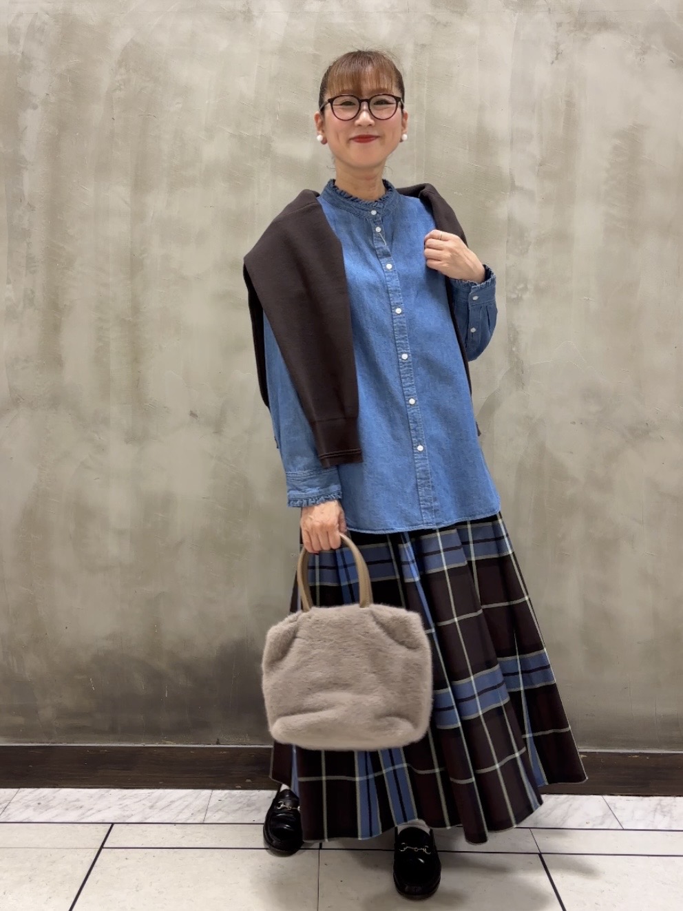 Yasucoさんの「Dessin｜【ボウタイ取り外し可】2WAYデニムフリルシャツ」を使ったコーディネート