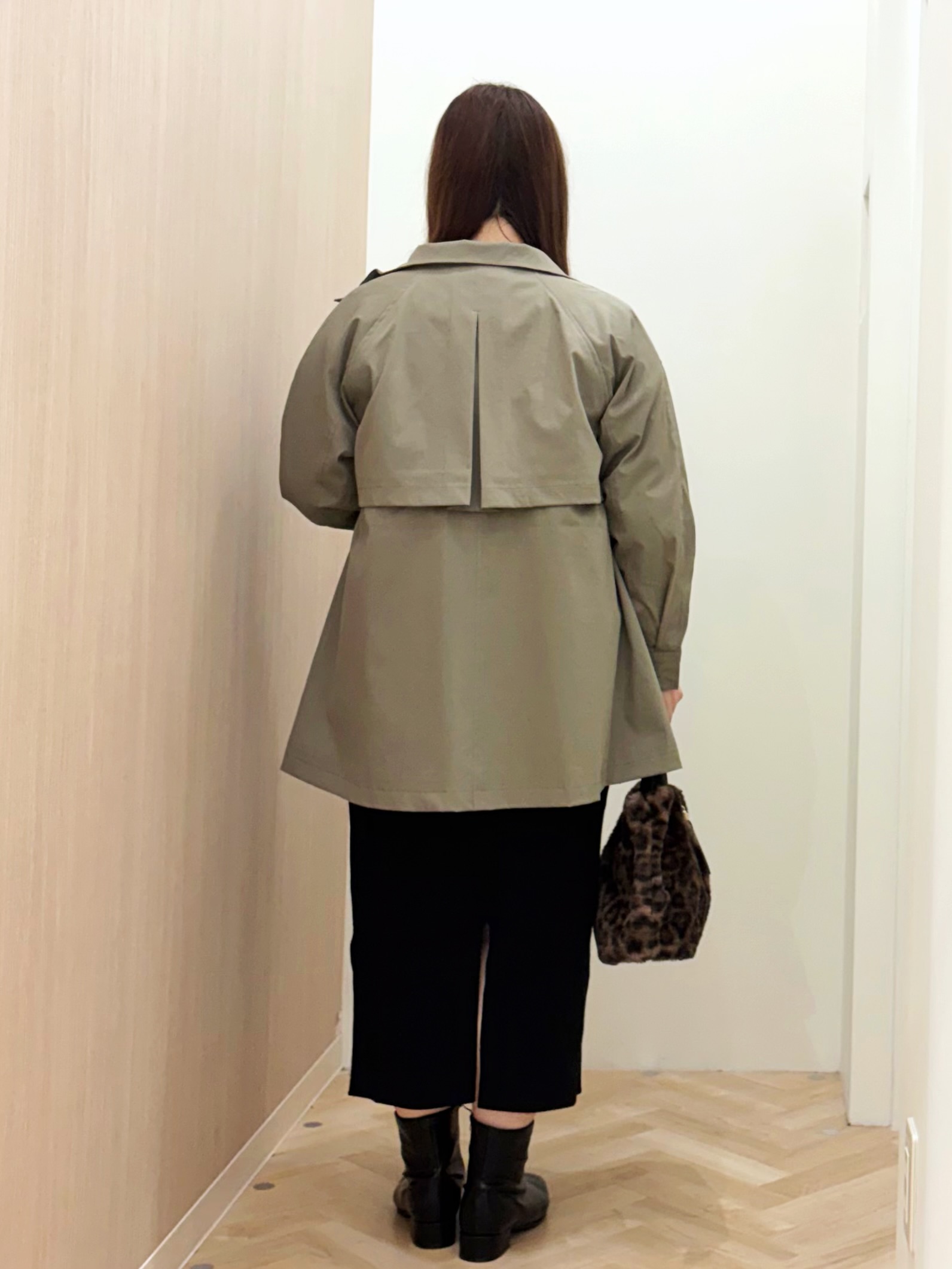 akariさんの「grove｜【撥水／シルエット2WAY】ゆったり着られて体型カバー◎ スタンドネック テントラインコート」を使ったコーディネート