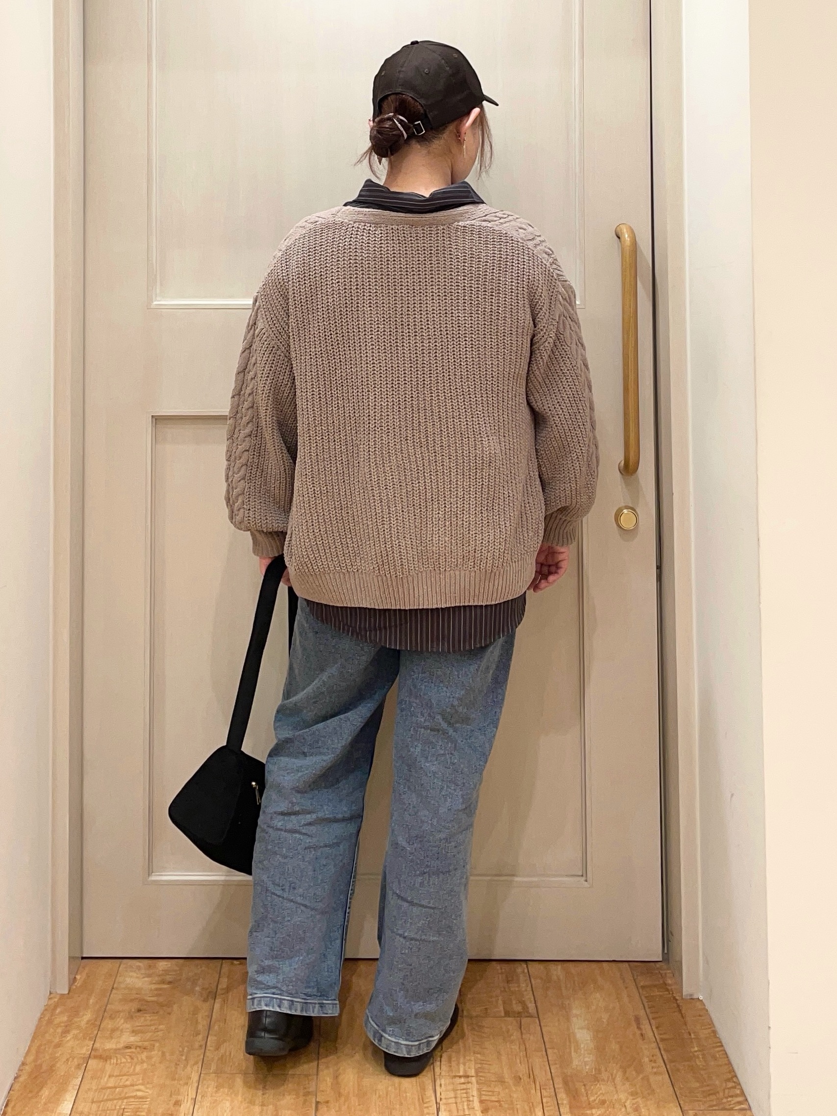 はまちゃんさんの「SHOO･LA･RUE｜【洗濯機可】もこもちモールケーブル Vネックカーディガン」を使ったコーディネート