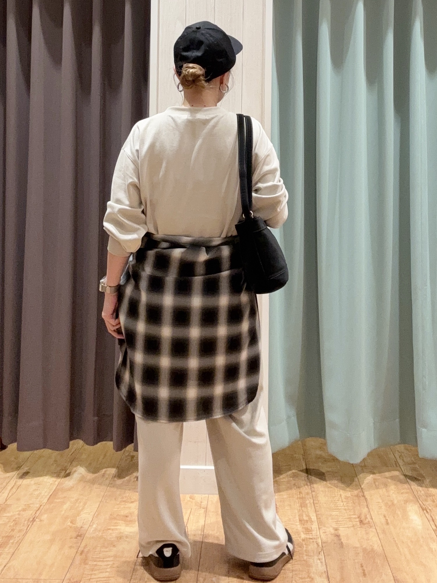 なみぞうさんの「SHOO･LA･RUE｜【洗濯後しわになりにくい/S-LL】気分で選ぶ 大人のデイリー使いに ベーシックシャツ」を使ったコーディネート