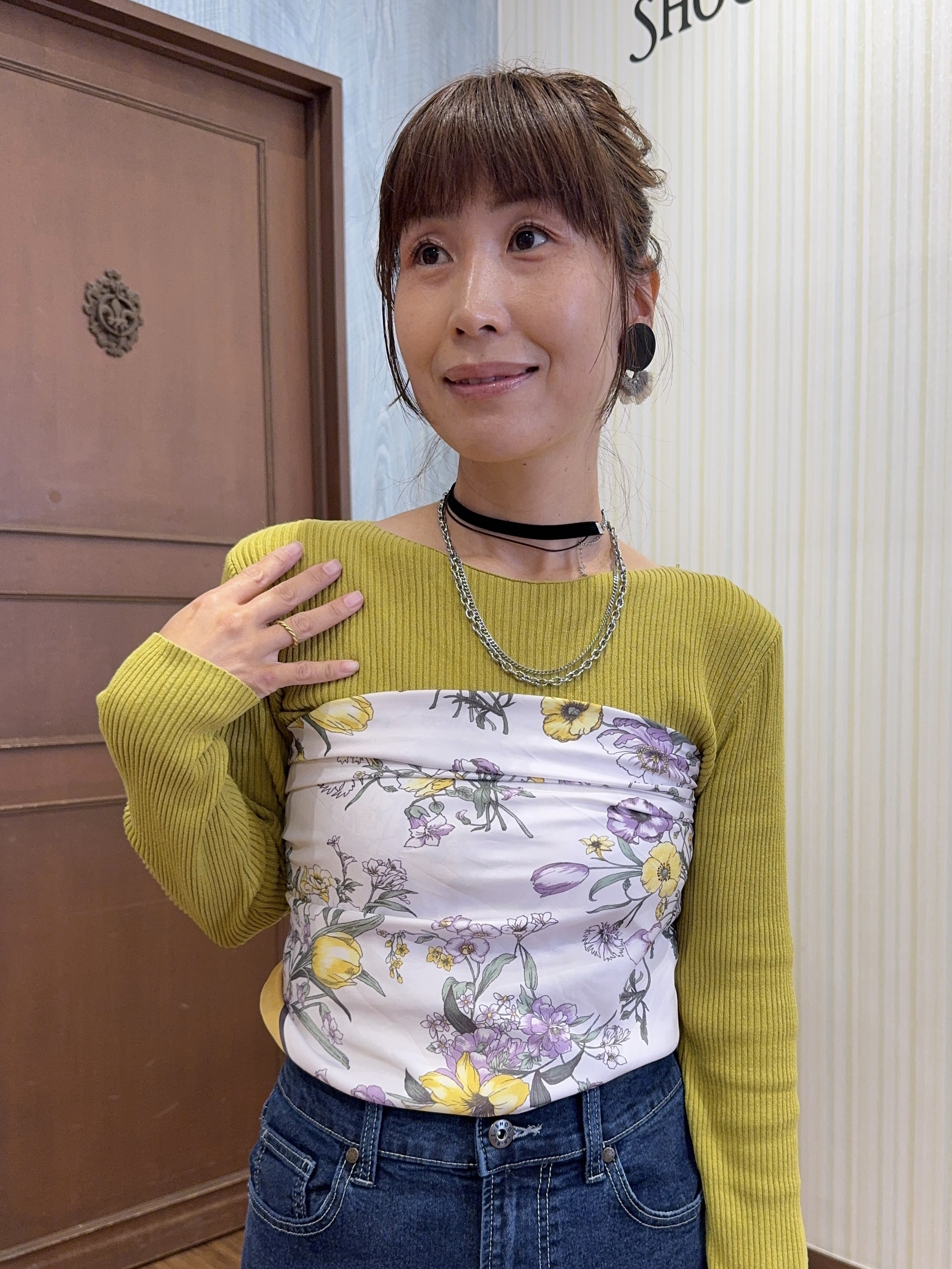 よっしーさんの「SHOO･LA･RUE｜【毛玉になりにくい/S-LL/洗濯機可】ボートネックで首元美しく やわらかリブニット」を使ったコーディネート