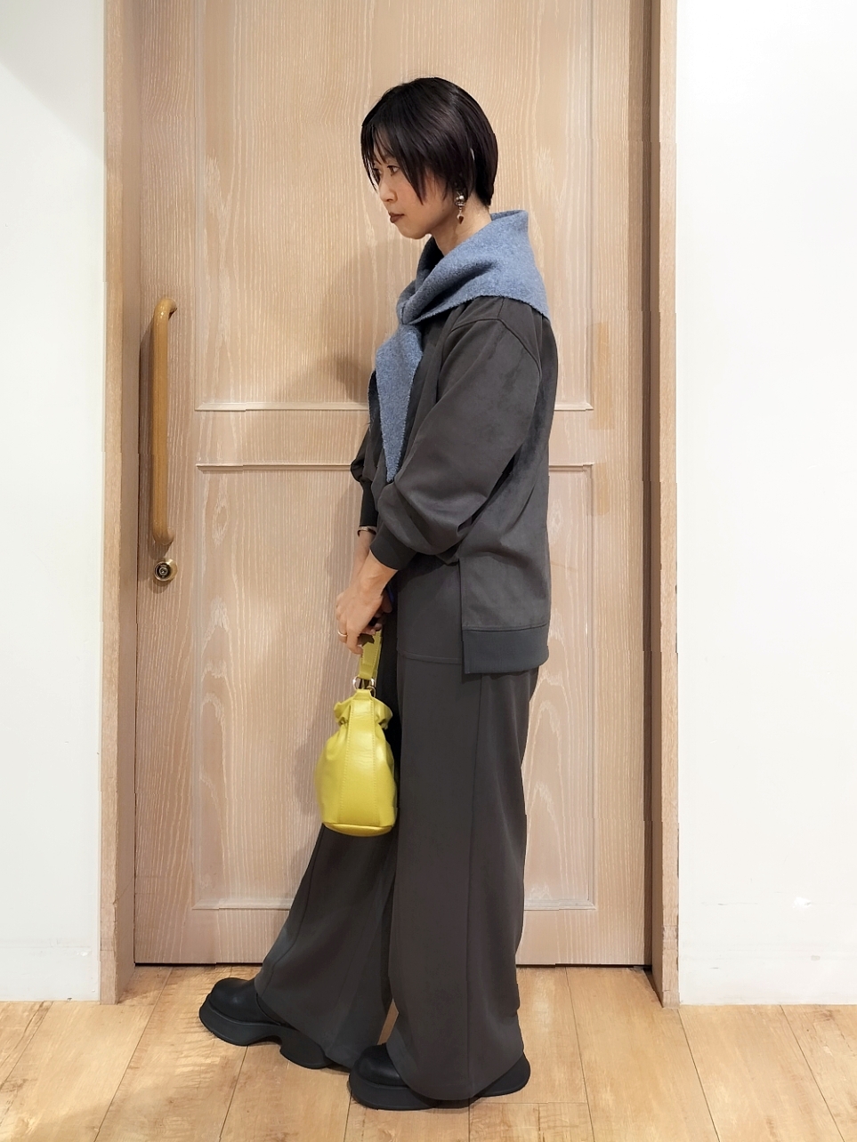 YUKIさんの「SHOO･LA･RUE｜【S-LL/体型カバー/セットアップ可】インせず着られる やわらか スエード調トップス」を使ったコーディネート