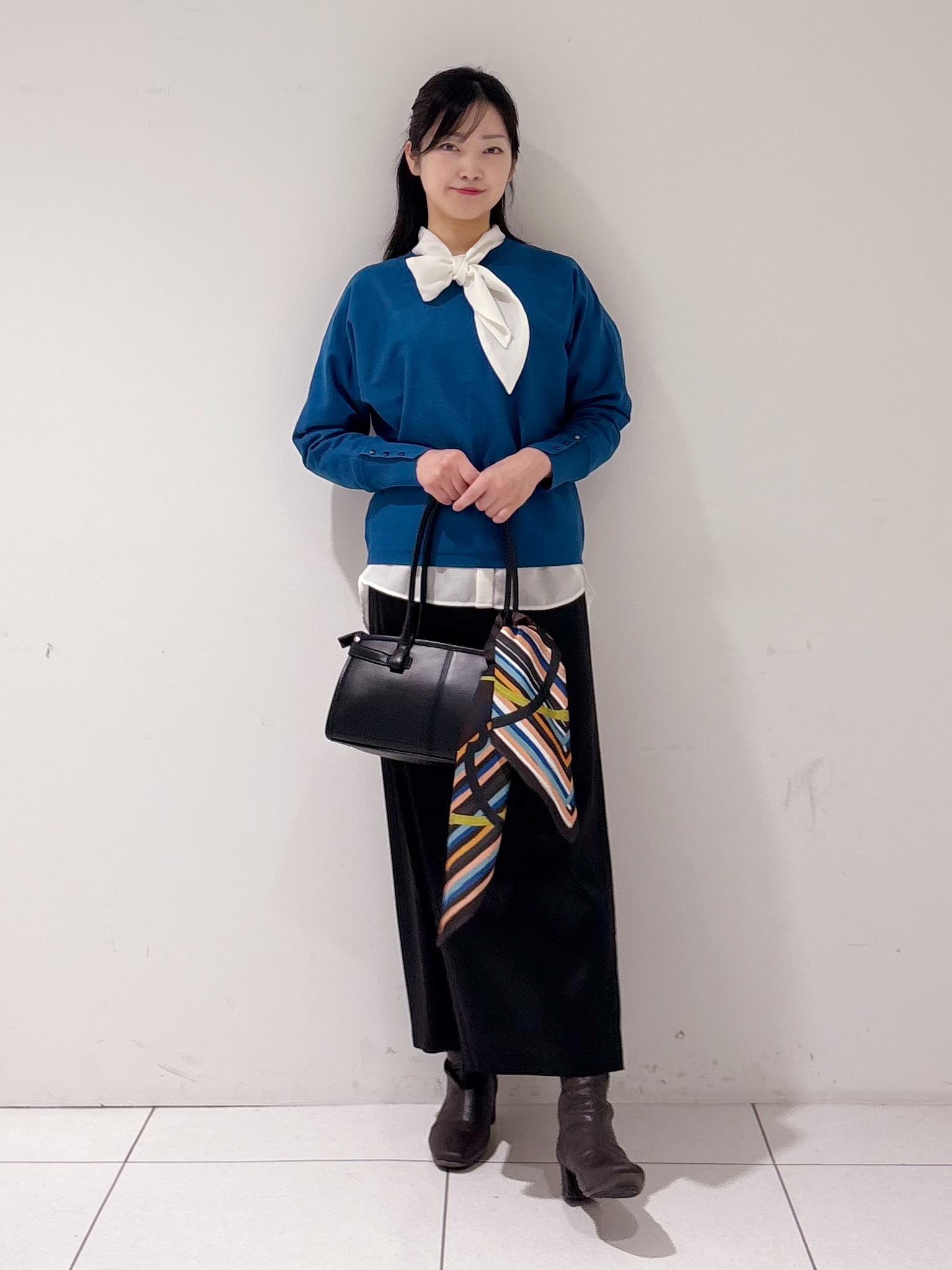 momokoさんの「INDIVI｜【選べる6色／ストレッチ◎】きれいめドルマンスリーブニット」を使ったコーディネート