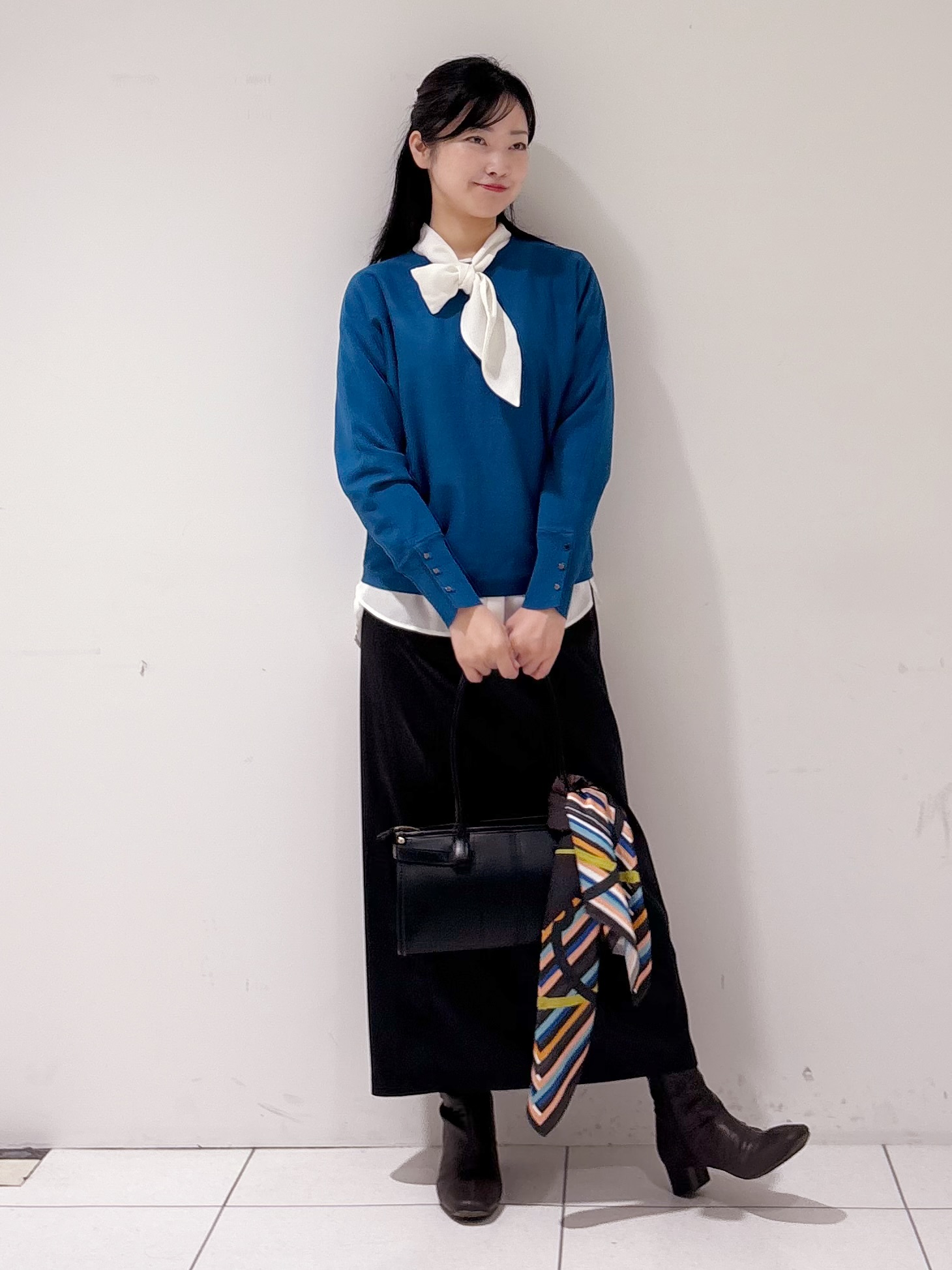 momokoさんの「INDIVI｜【選べる6色／ストレッチ◎】きれいめドルマンスリーブニット」を使ったコーディネート