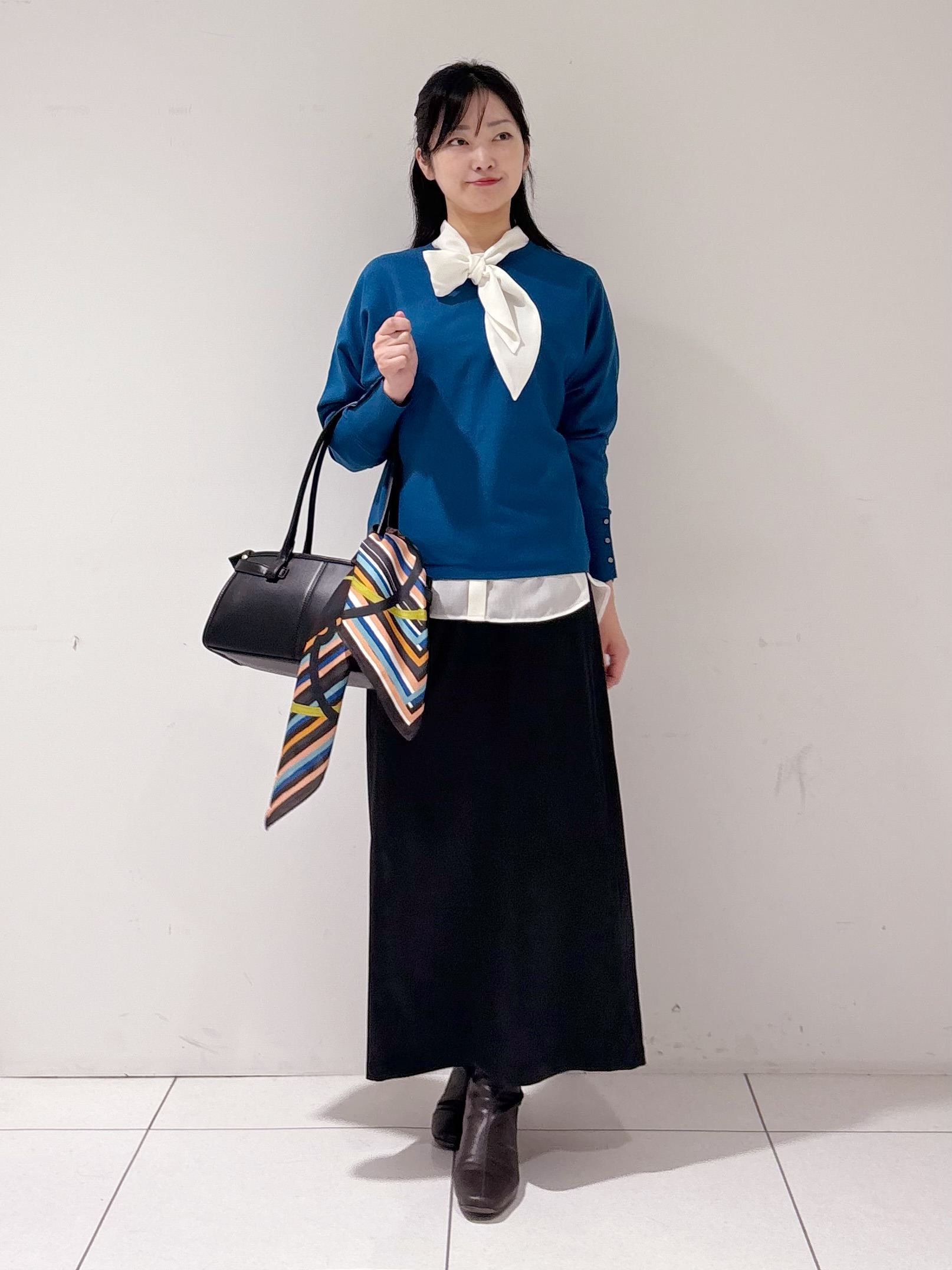 momokoさんの「INDIVI｜【選べる6色／ストレッチ◎】きれいめドルマンスリーブニット」を使ったコーディネート