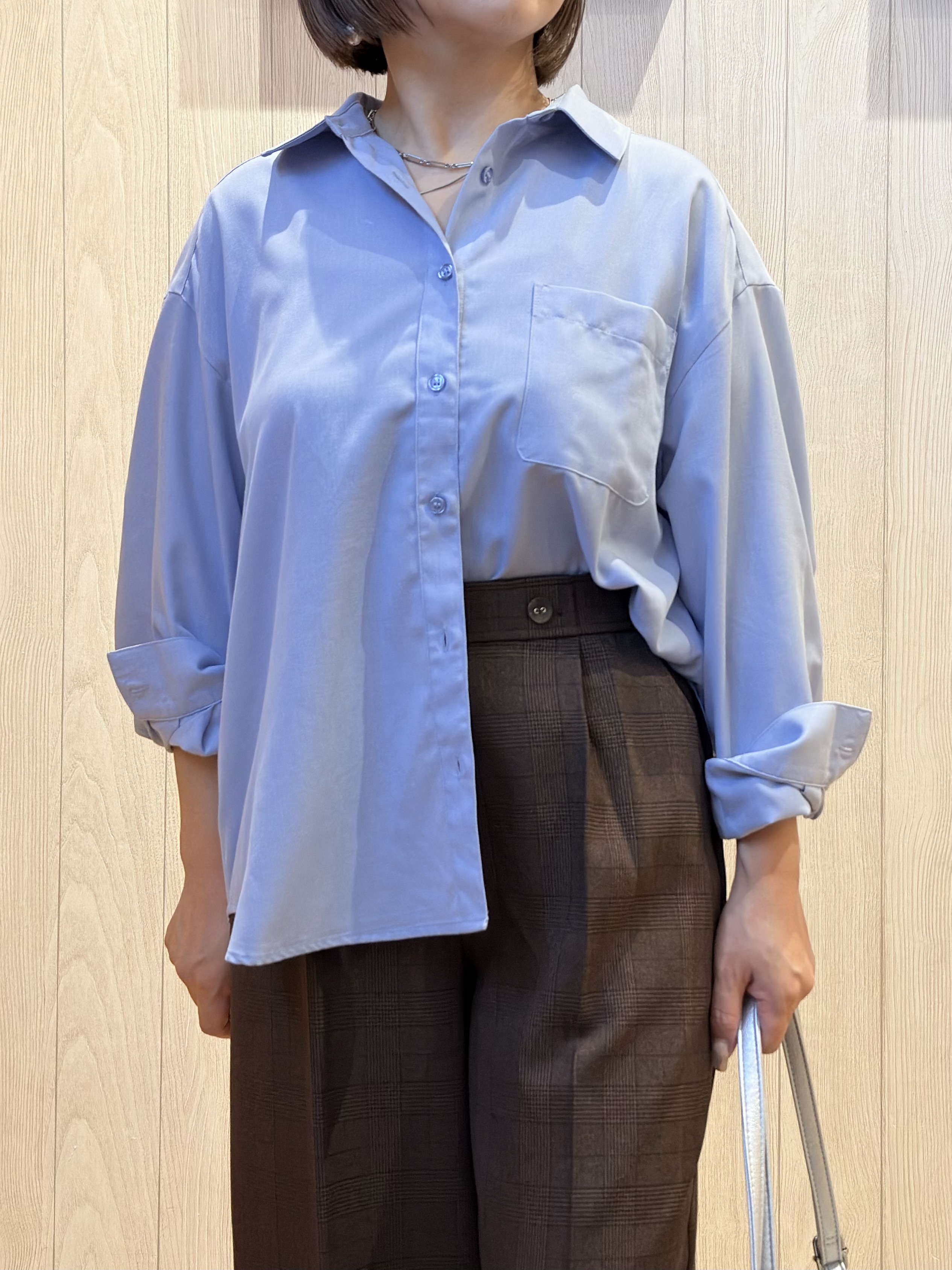 Megさんの「SHOO･LA･RUE｜【洗濯後しわになりにくい/S-LL】気分で選ぶ 大人のデイリー使いに ベーシックシャツ」を使ったコーディネート
