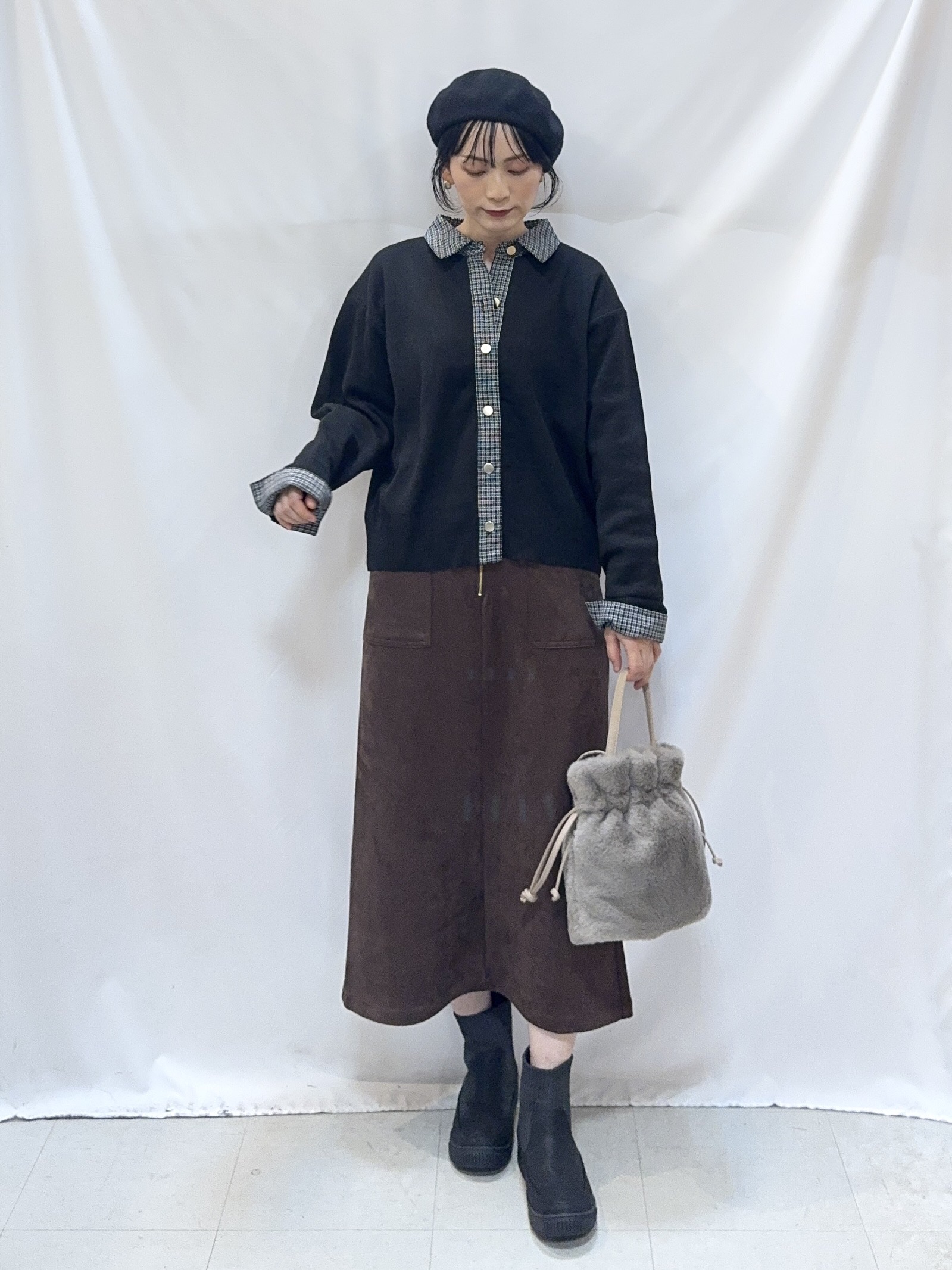 𝐇𝐢𝐫𝐨𝐦𝐢さんの「SHOO･LA･RUE｜【S-LL/洗濯機可】デニム／チェック切替でこなれ見え 金ボタンニットカーディガン」を使ったコーディネート