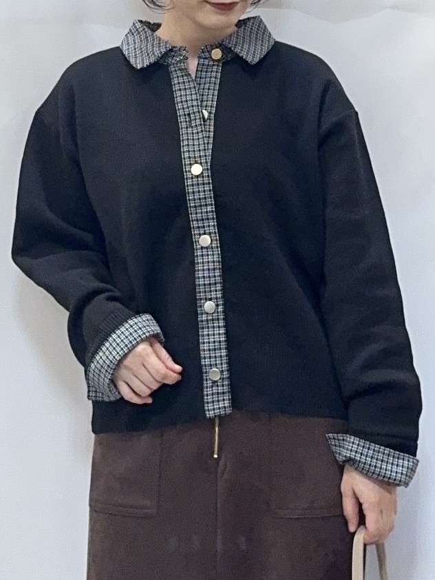𝐇𝐢𝐫𝐨𝐦𝐢さんの「SHOO･LA･RUE｜【S-LL/洗濯機可】デニム／チェック切替でこなれ見え 金ボタンニットカーディガン」を使ったコーディネート