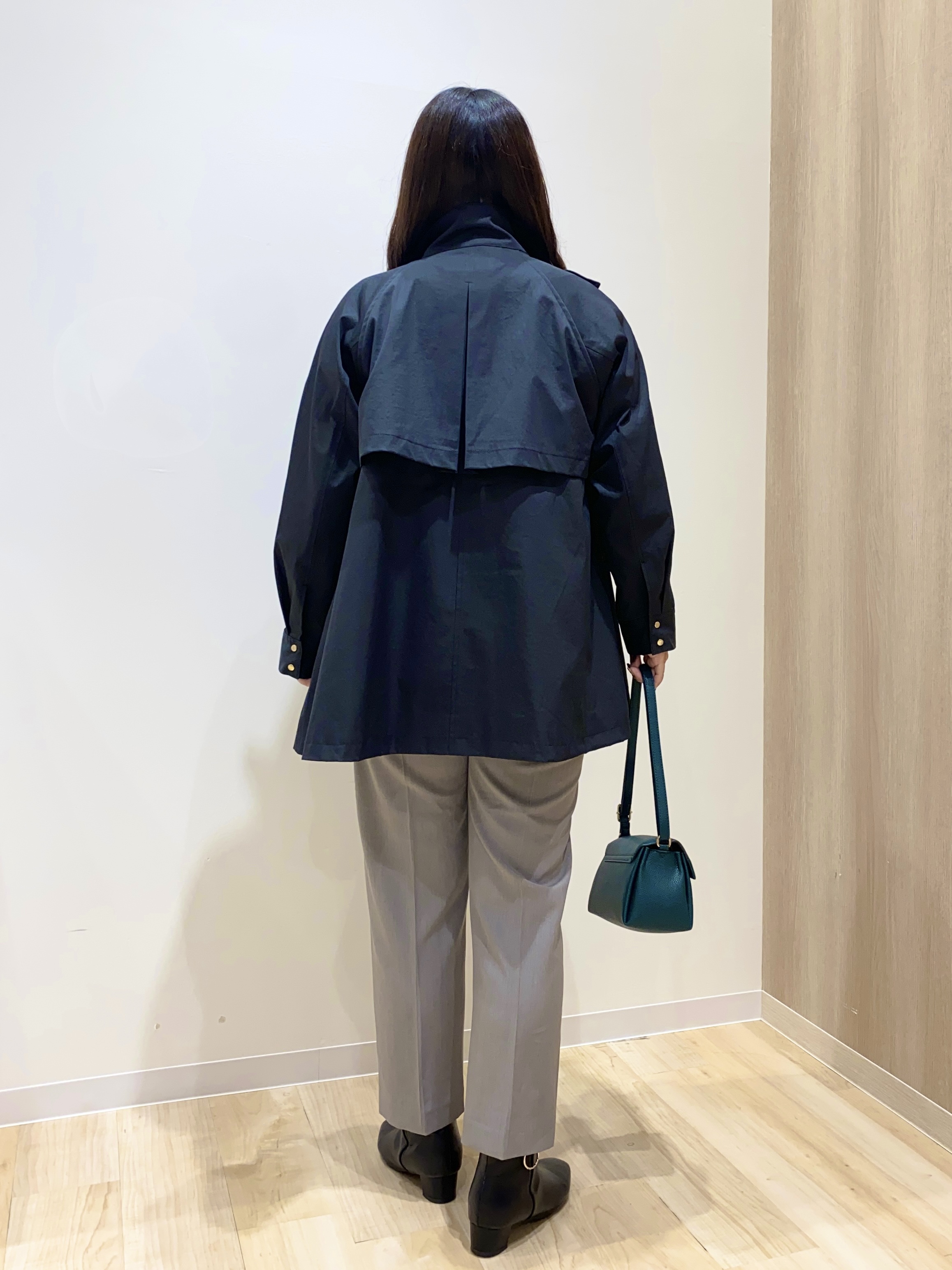 HANAさんの「grove｜【撥水／シルエット2WAY】ゆったり着られて体型カバー◎ スタンドネック テントラインコート」を使ったコーディネート