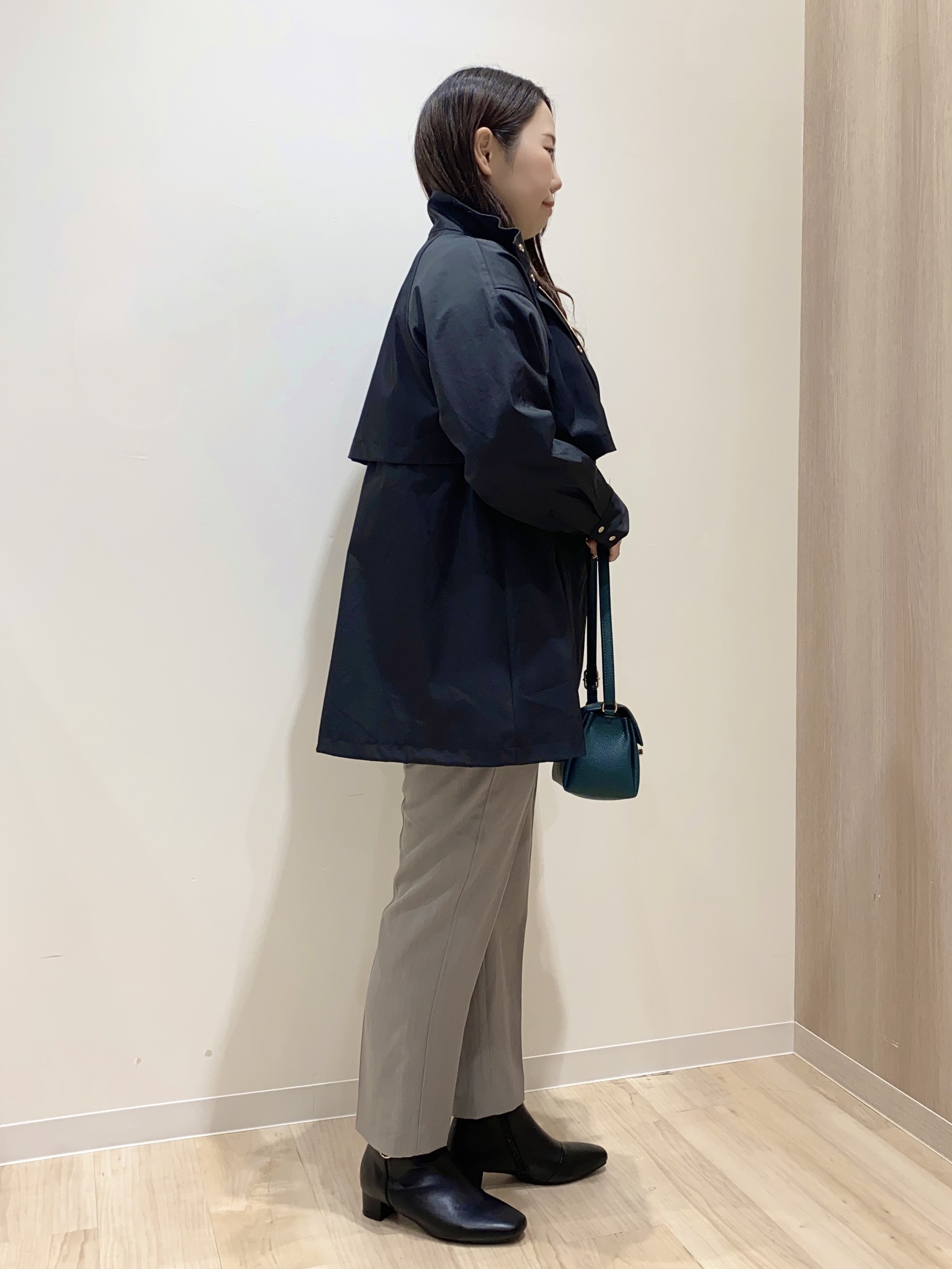 HANAさんの「grove｜【撥水／シルエット2WAY】ゆったり着られて体型カバー◎ スタンドネック テントラインコート」を使ったコーディネート