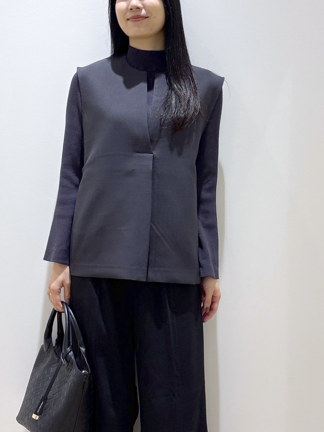 sachikoさんの「OPAQUE.CLIP｜《ツインセット》Vネックベスト&times;ハイネックリブニット【洗濯機OK】」を使ったコーディネート
