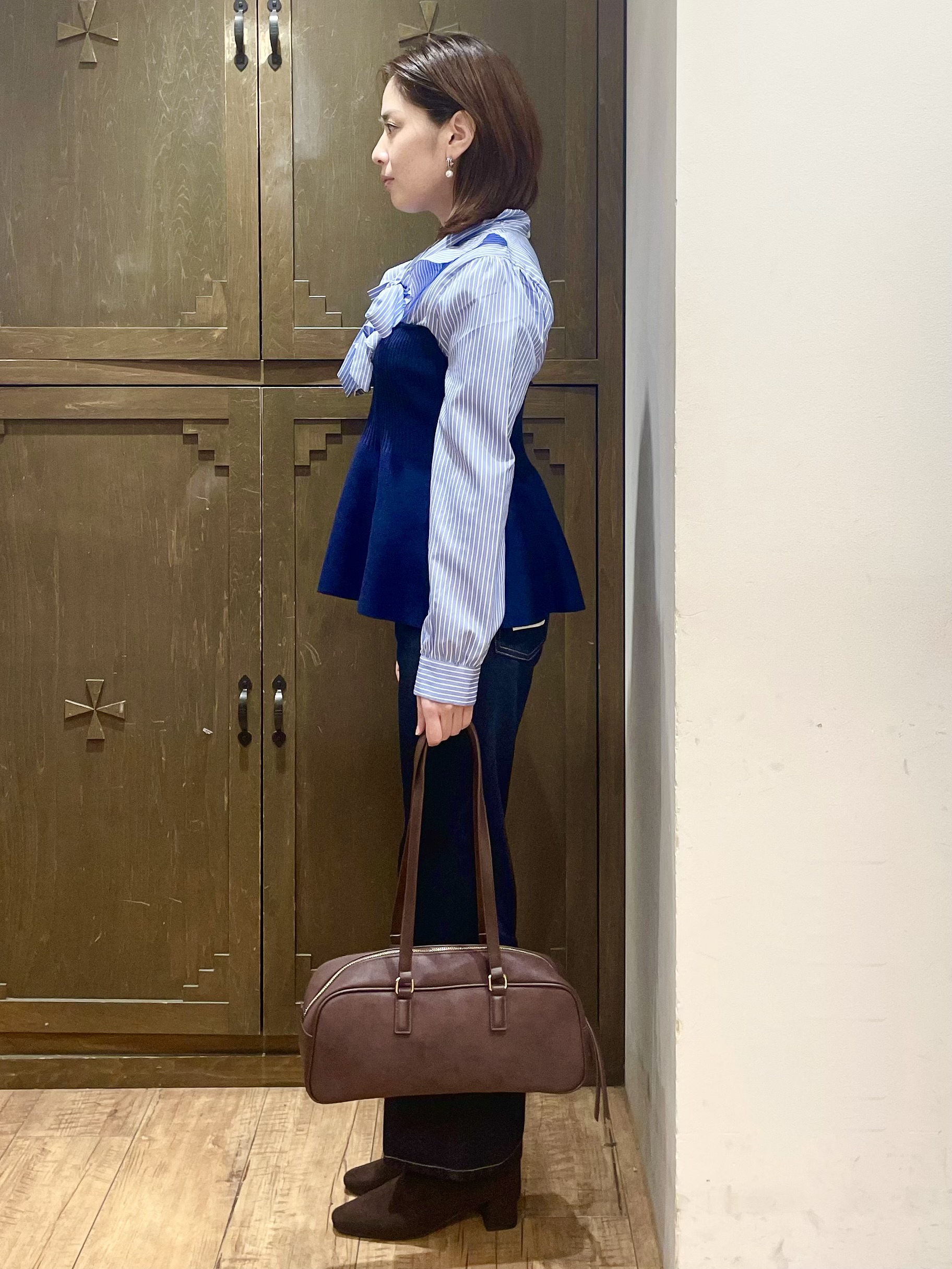 yさんの「index｜【植草美幸先生が指南する好印象スタイル】ブラウスビスチェドッキングニット≪洗濯機OK／坑ピル≫」を使ったコーディネート