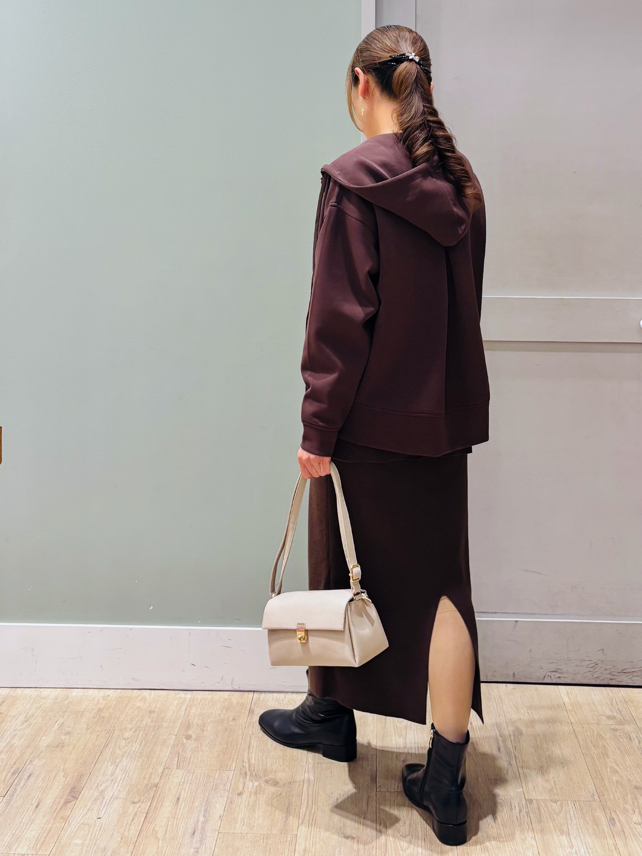 Komi☆さんの「grove｜【きれいめに着こなせる】大人のダンボールフードパーカ」を使ったコーディネート