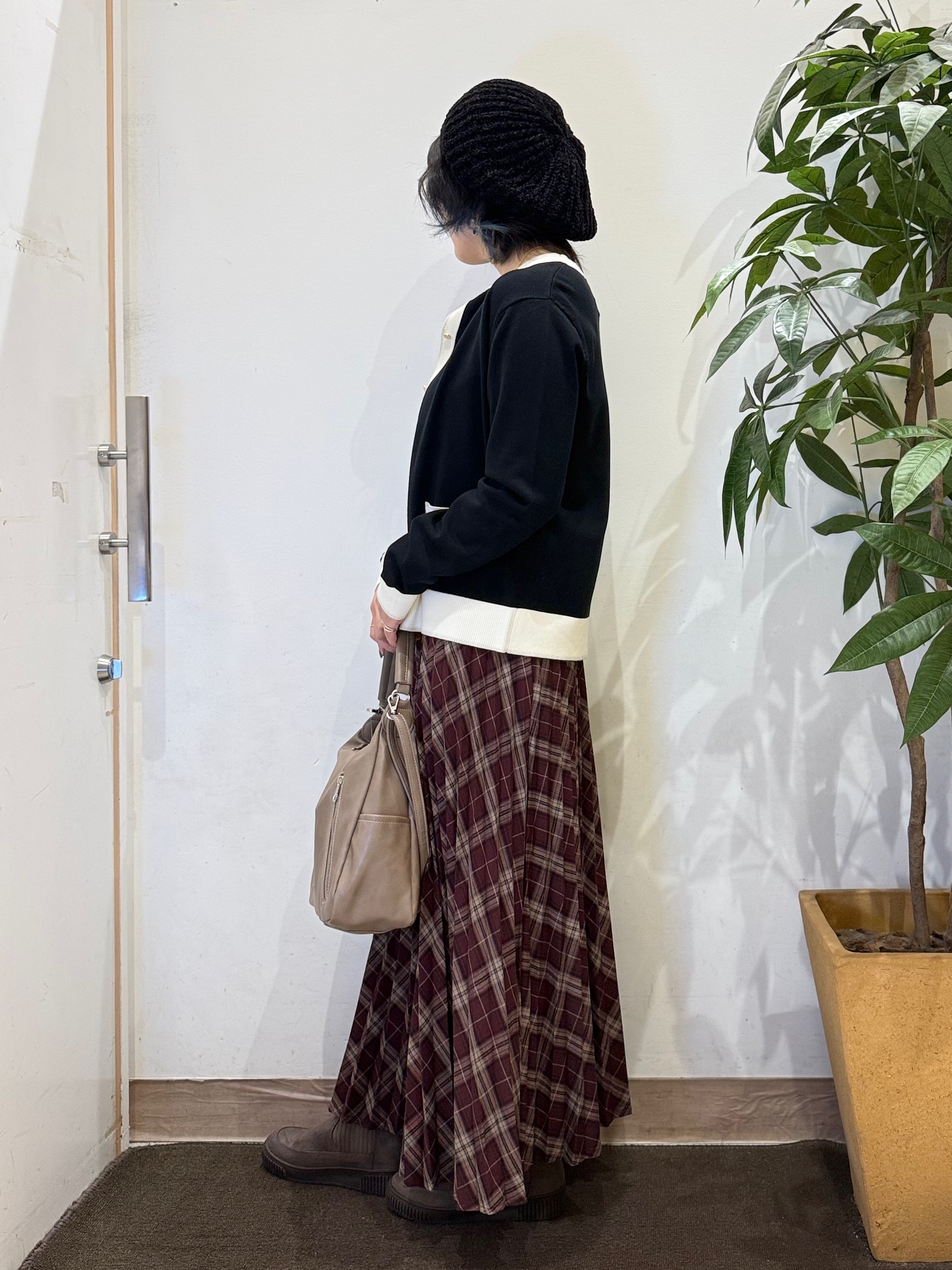 misakiさんの「SHOO･LA･RUE｜【S-LL/洗濯機可】配色使いが目を惹く クルーネックニットカーディガン」を使ったコーディネート