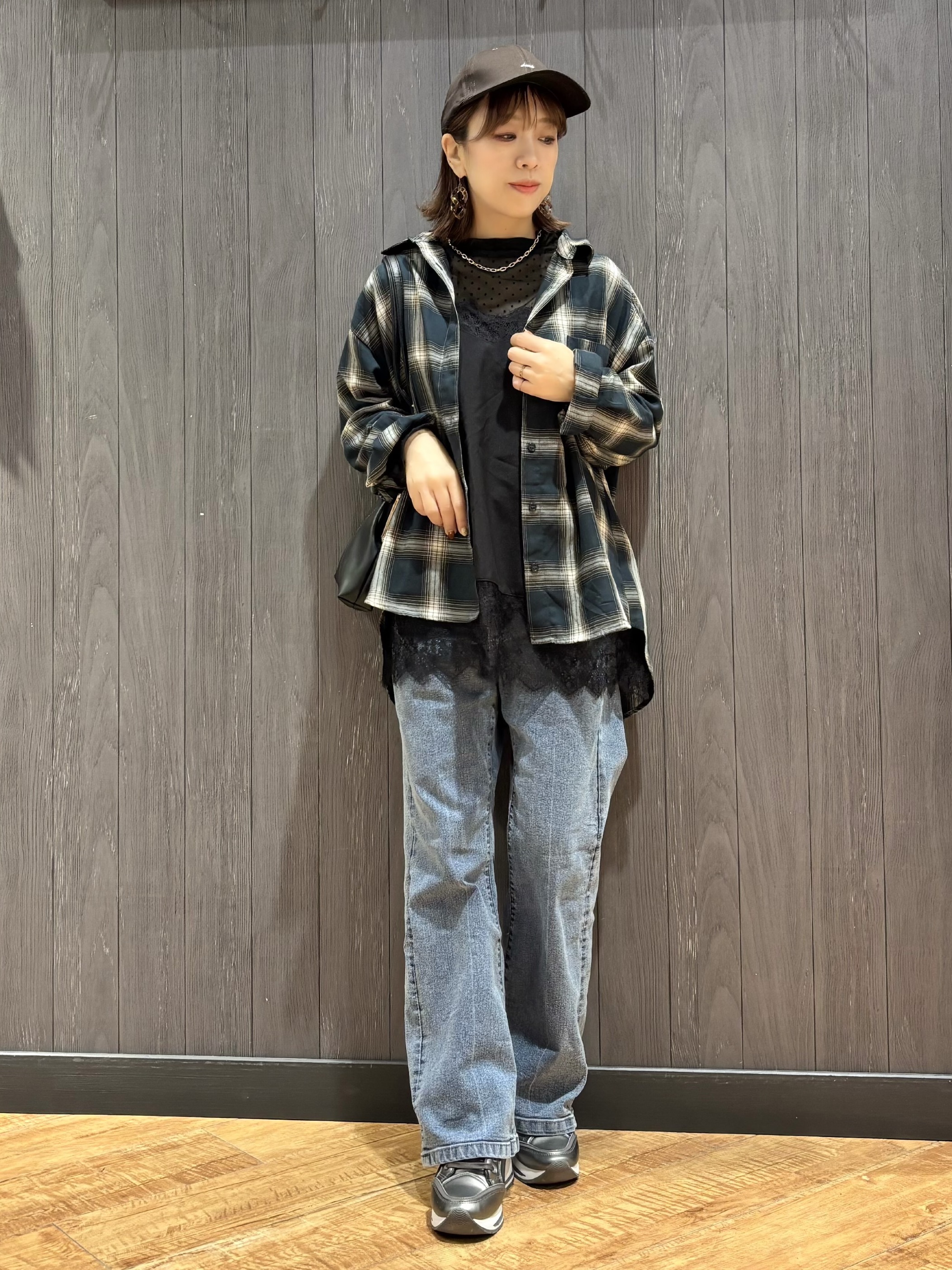 meiさんの「SHOO･LA･RUE｜【洗濯後しわになりにくい/S-LL】気分で選ぶ 大人のデイリー使いに ベーシックシャツ」を使ったコーディネート