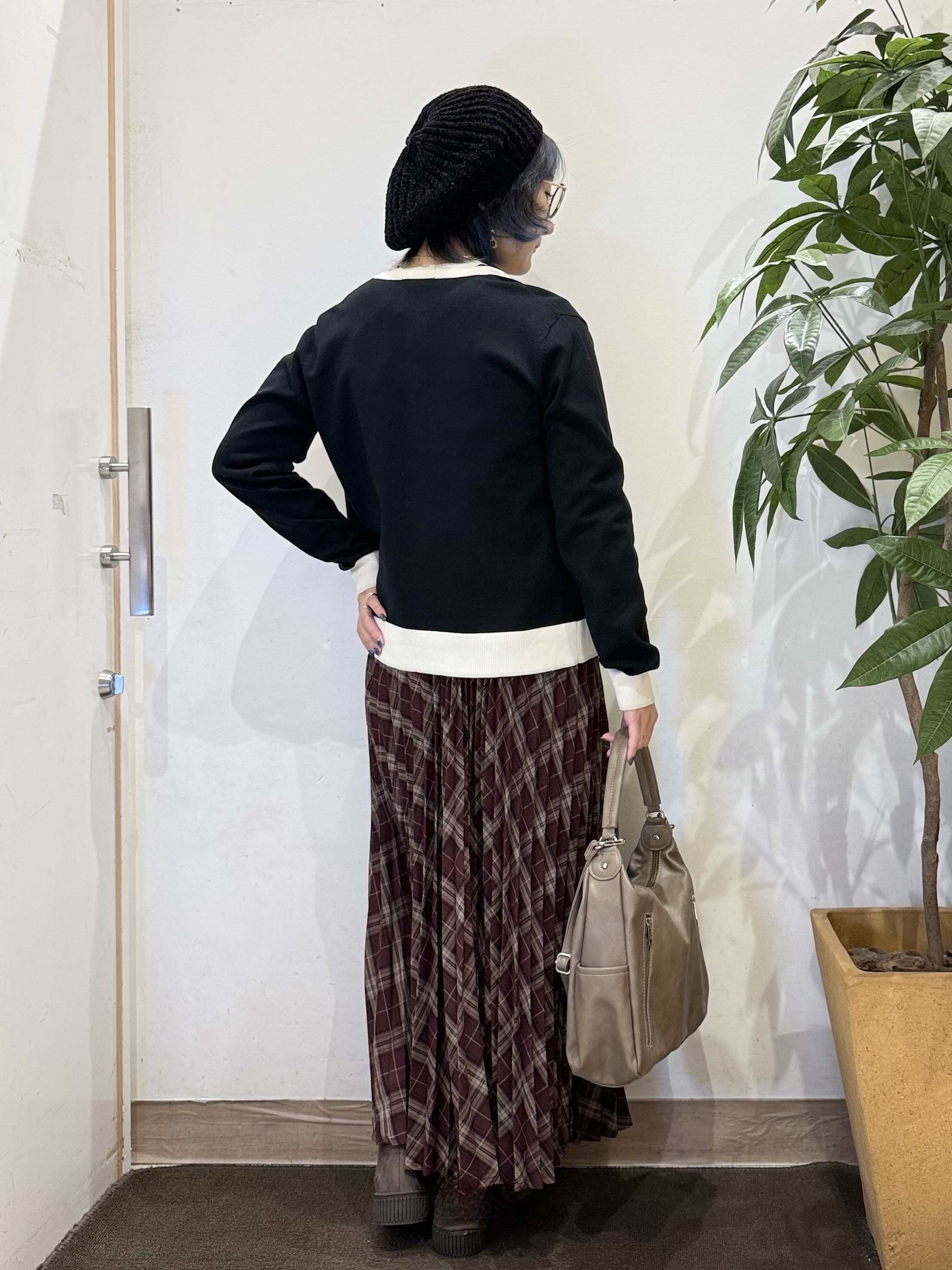 misakiさんの「SHOO･LA･RUE｜【S-LL/洗濯機可】配色使いが目を惹く クルーネックニットカーディガン」を使ったコーディネート