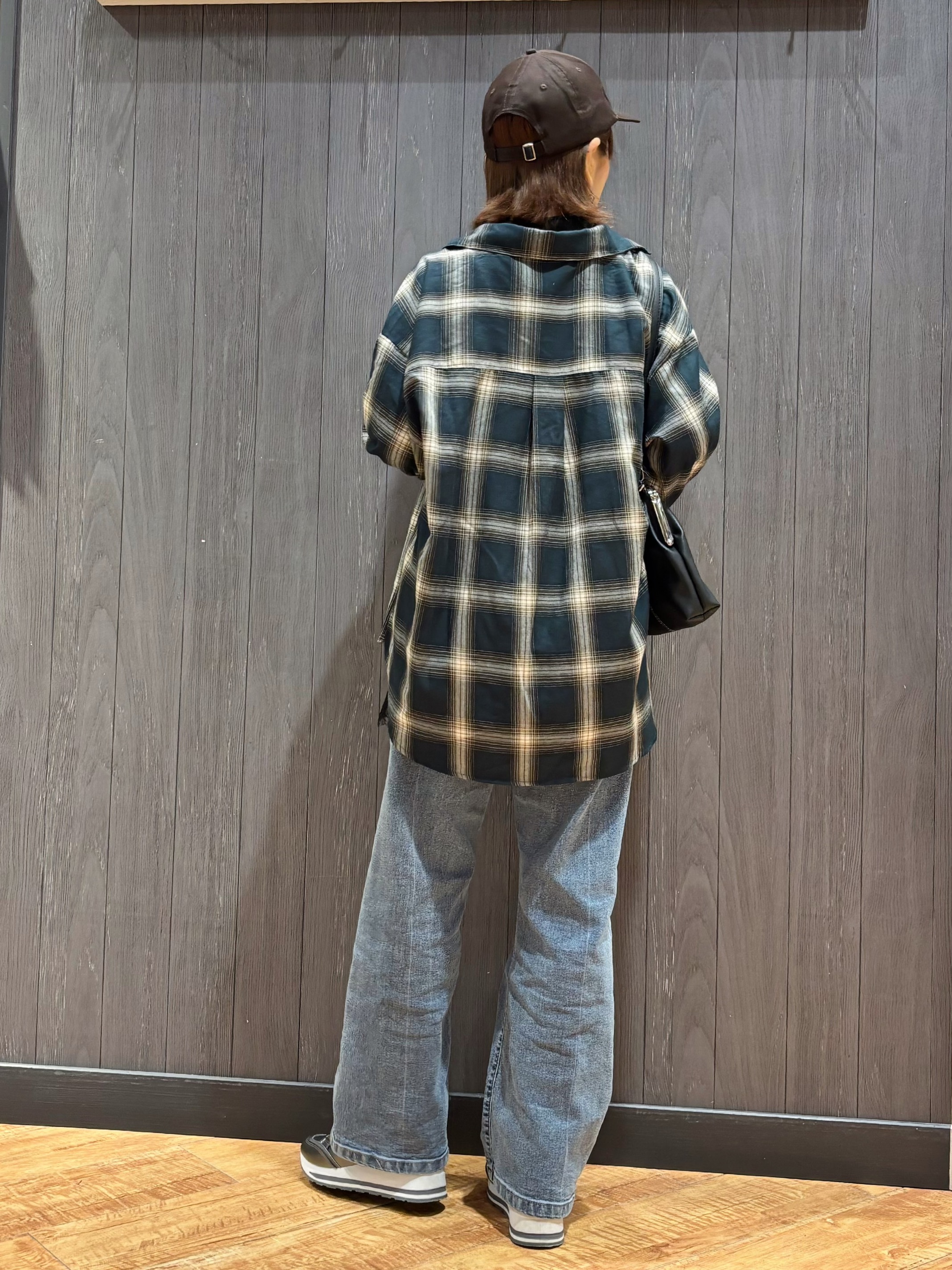meiさんの「SHOO･LA･RUE｜【洗濯後しわになりにくい/S-LL】気分で選ぶ 大人のデイリー使いに ベーシックシャツ」を使ったコーディネート