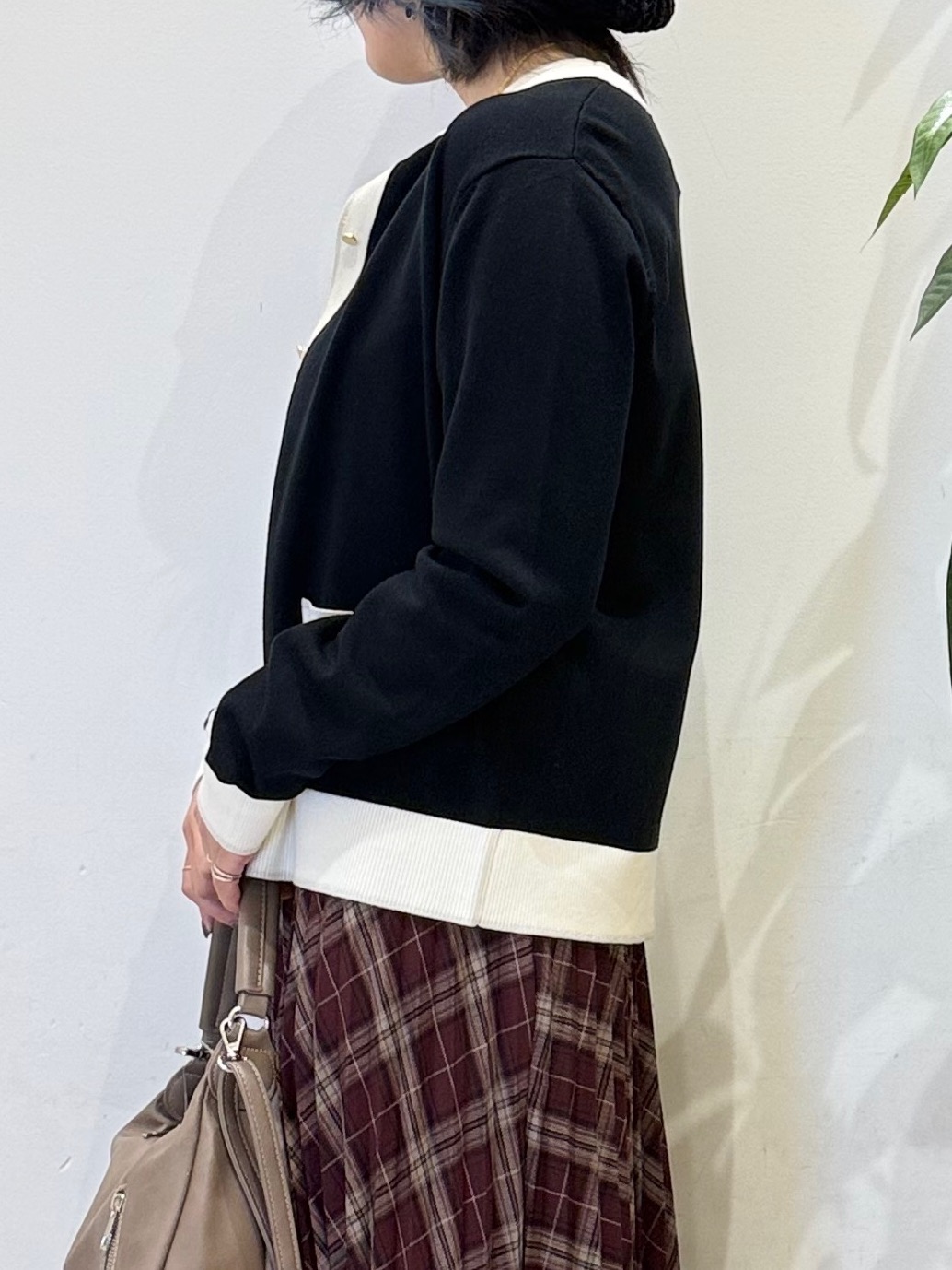 misakiさんの「SHOO･LA･RUE｜【S-LL/洗濯機可】配色使いが目を惹く クルーネックニットカーディガン」を使ったコーディネート
