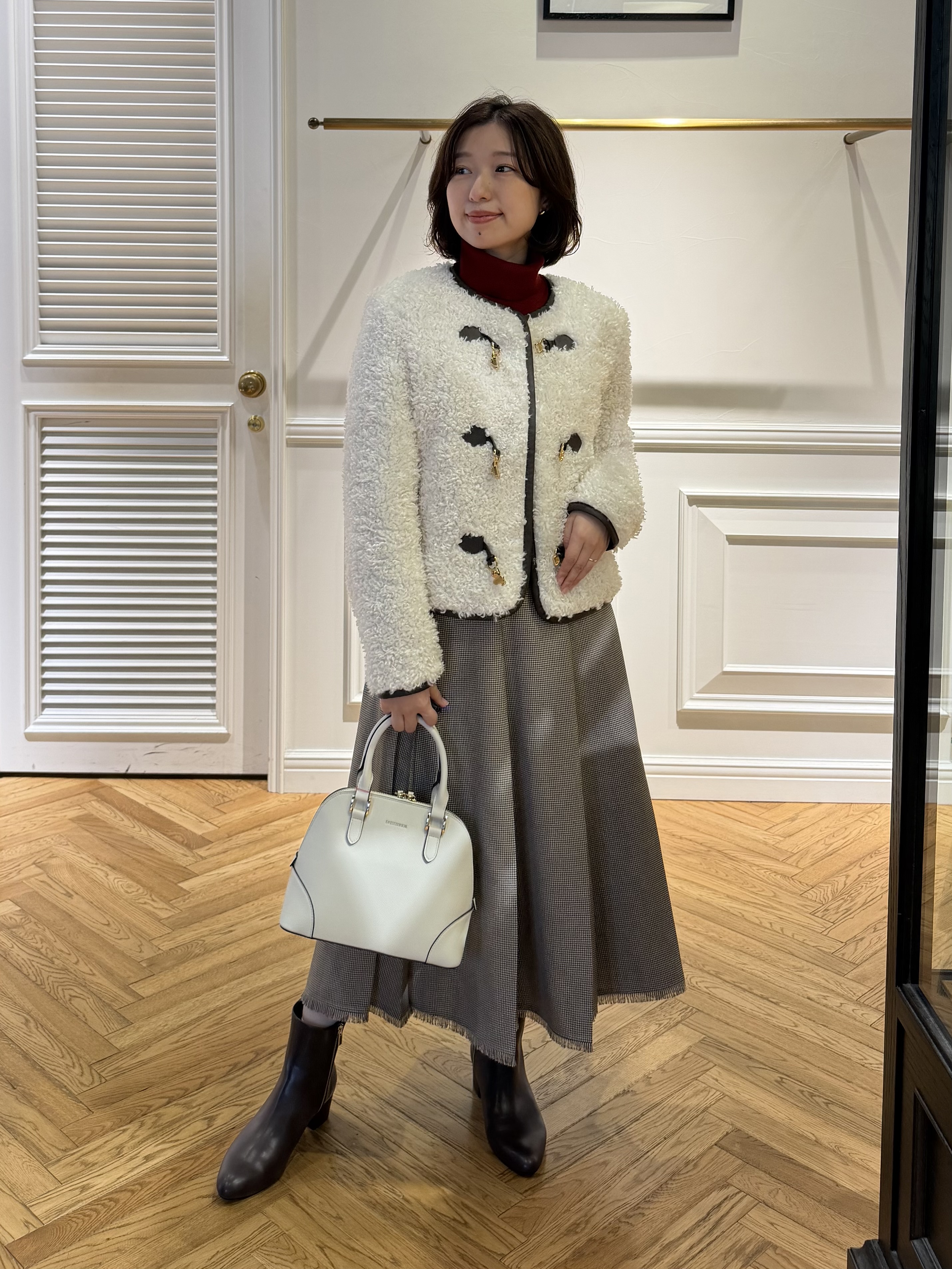 つじ まこさんの「DRESSTERIOR｜ゴールドトグルボアジャケット」を使ったコーディネート