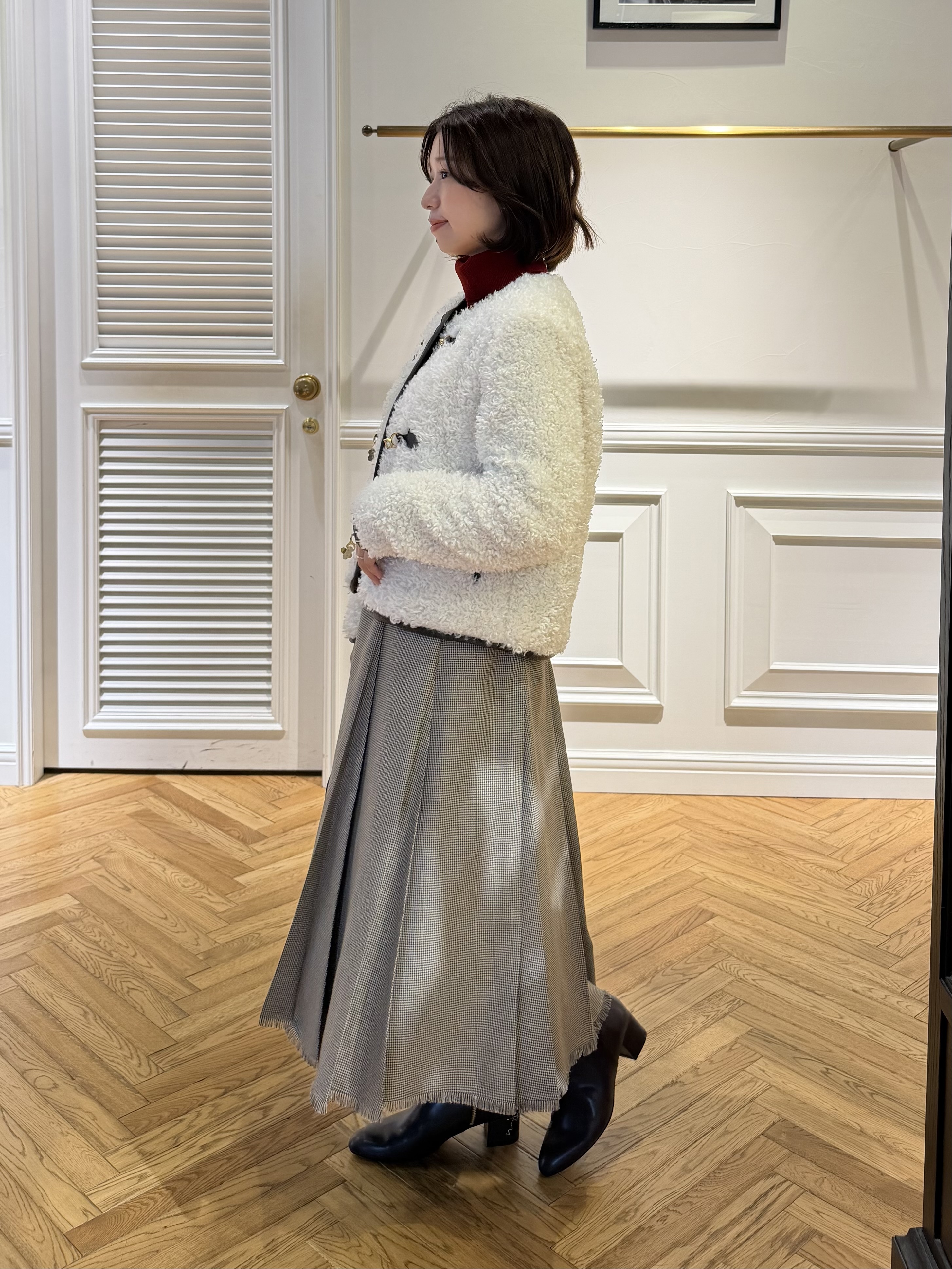つじ まこさんの「DRESSTERIOR｜ゴールドトグルボアジャケット」を使ったコーディネート