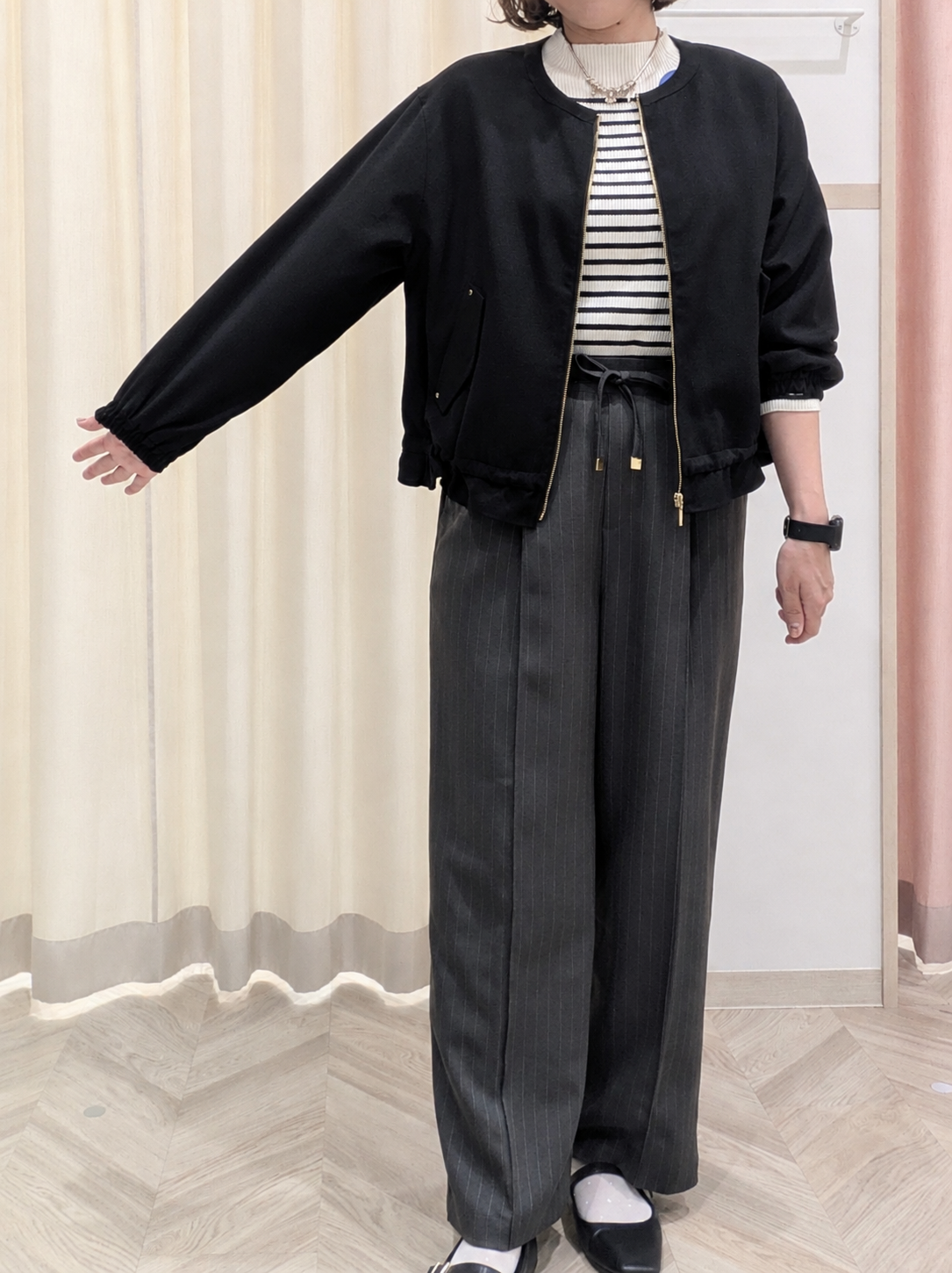 miyuさんの「SHOO･LA･RUE｜【洗濯後しわになりにくい/S-LL】裾ドロストフリルブルゾン」を使ったコーディネート
