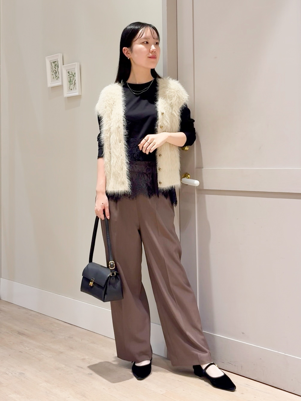 Mayuさんの「grove｜【ふわりと纏って、旬のレイヤード】ロングフェザーベスト」を使ったコーディネート