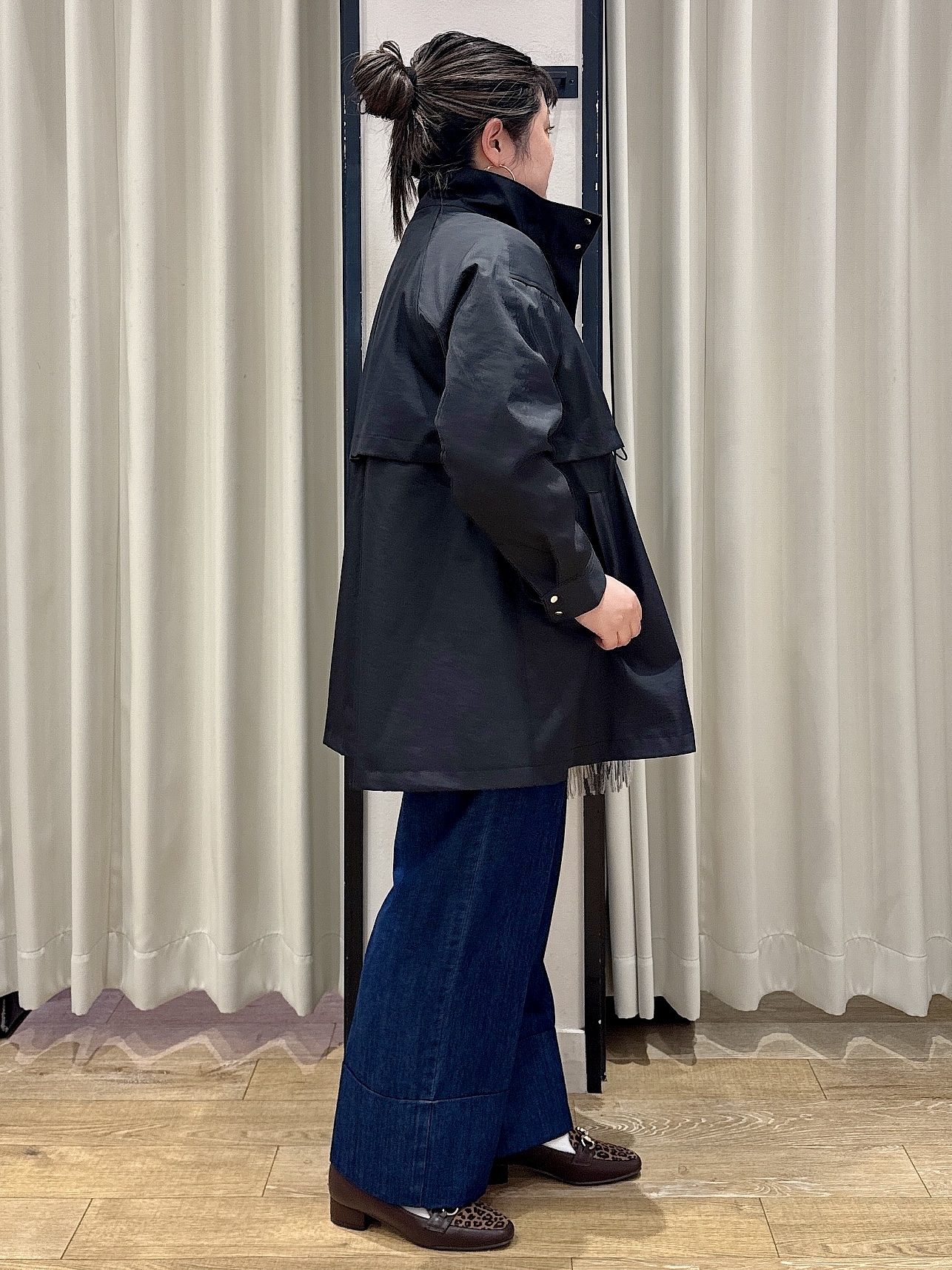 SoRAoさんの「grove｜【撥水／シルエット2WAY】ゆったり着られて体型カバー◎ スタンドネック テントラインコート」を使ったコーディネート