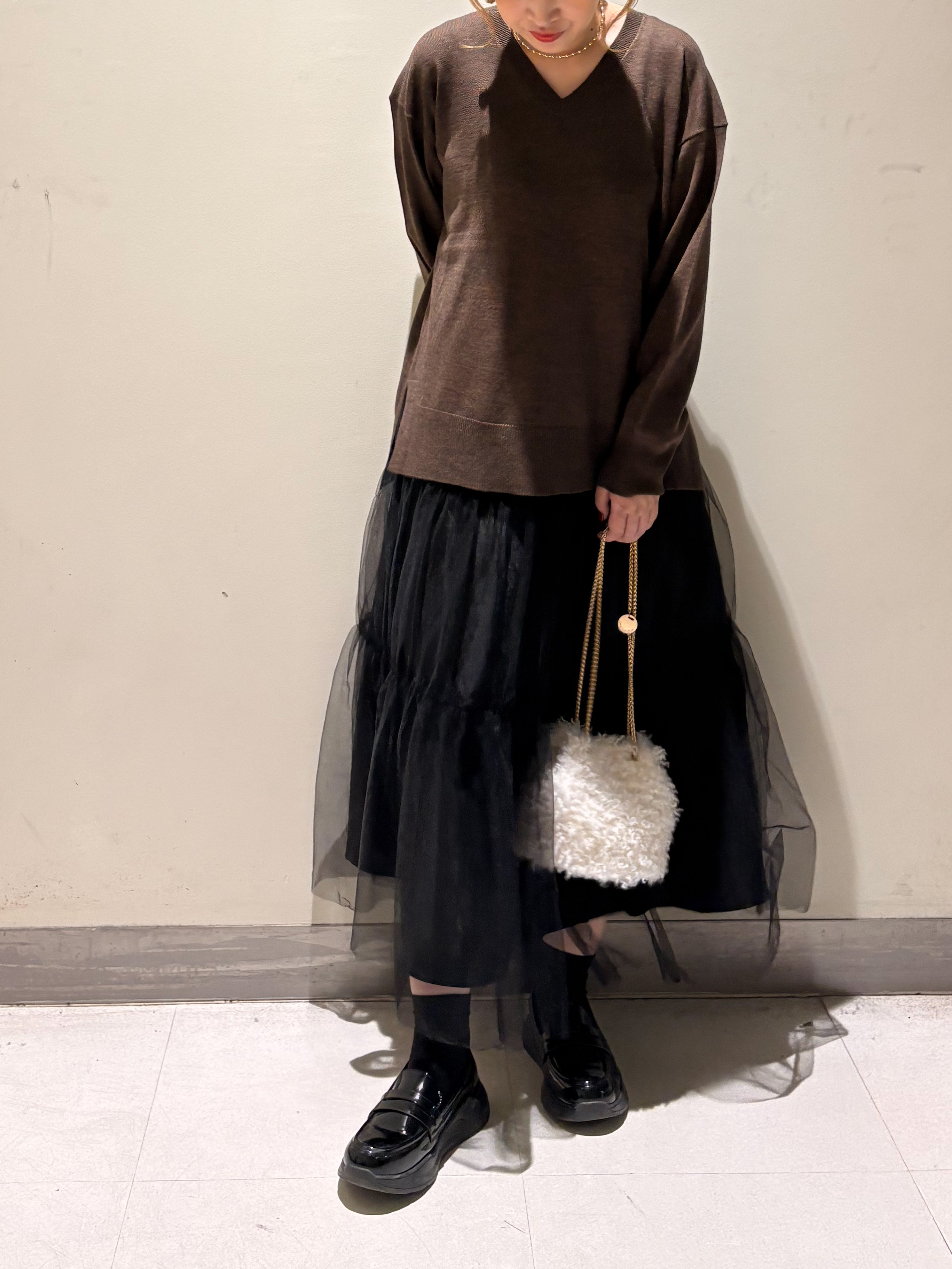 みきちぃさんの「OPAQUE.CLIP｜『THE』名品リラクシーVネックニット【洗濯機OK】」を使ったコーディネート