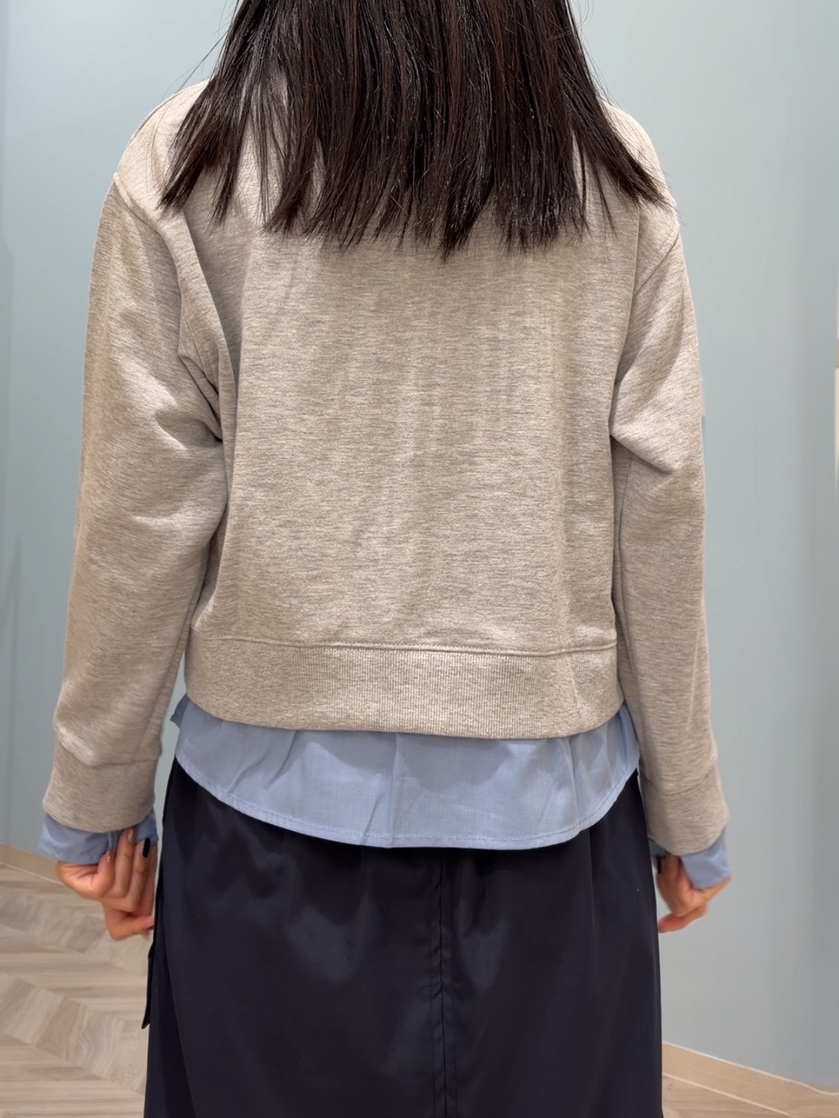 大西直穂さんの「SHOO･LA･RUE｜【S-LL/洗濯機可】一枚でレイヤード感が完成する シャツドッキング裏毛トップス」を使ったコーディネート