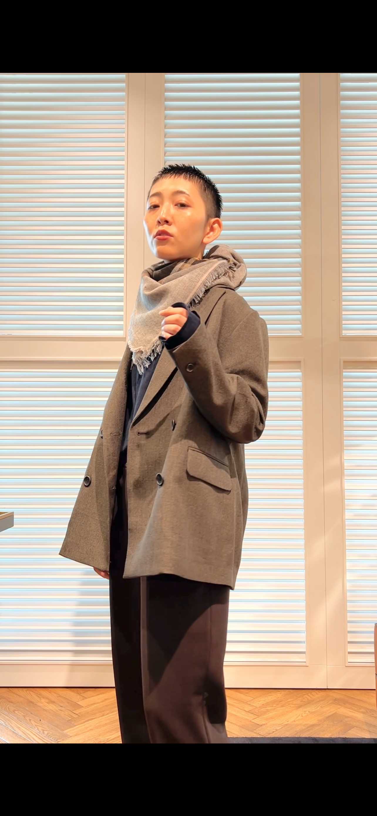 OCHIAIさんの「DRESSTERIOR｜【防しわ/吸水速乾/UVカット】シャークスキン ラフジャケット」を使ったコーディネート