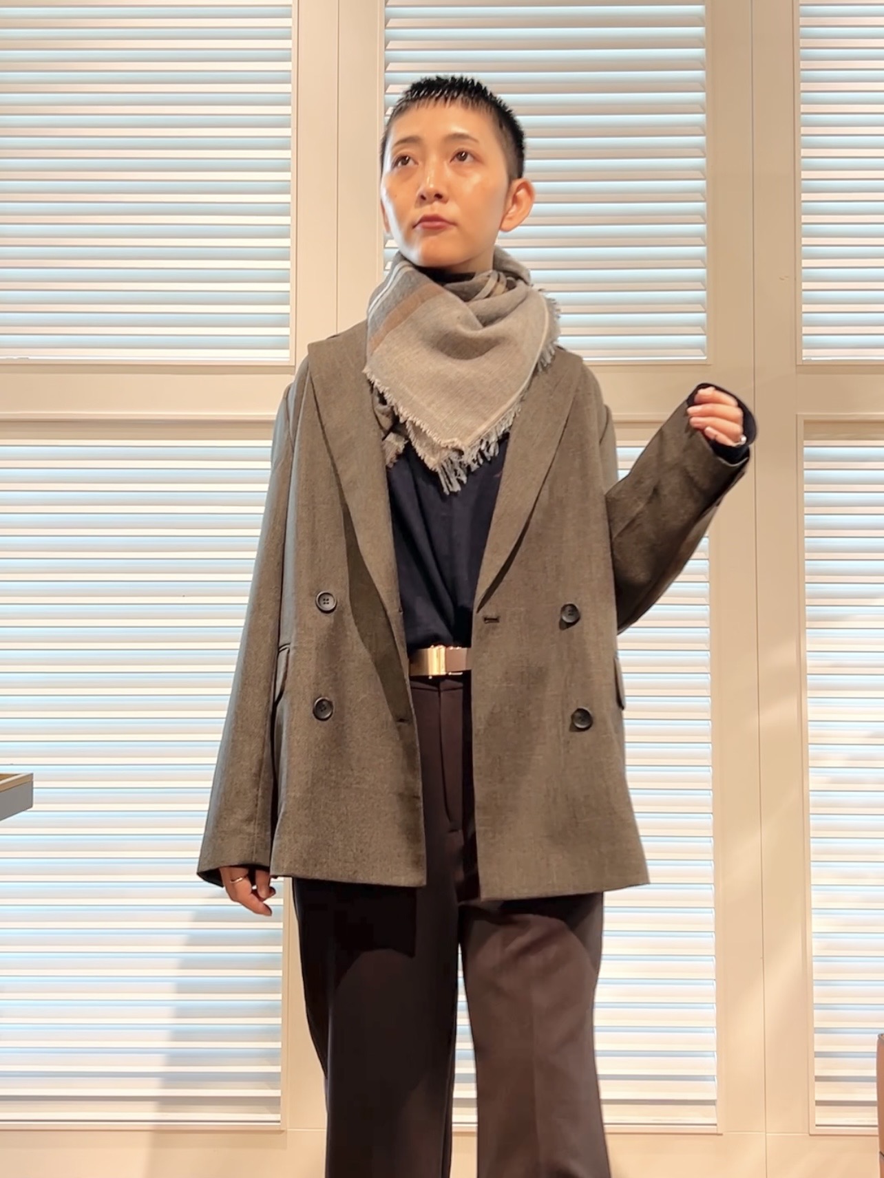OCHIAIさんの「DRESSTERIOR｜【防しわ/吸水速乾/UVカット】シャークスキン ラフジャケット」を使ったコーディネート