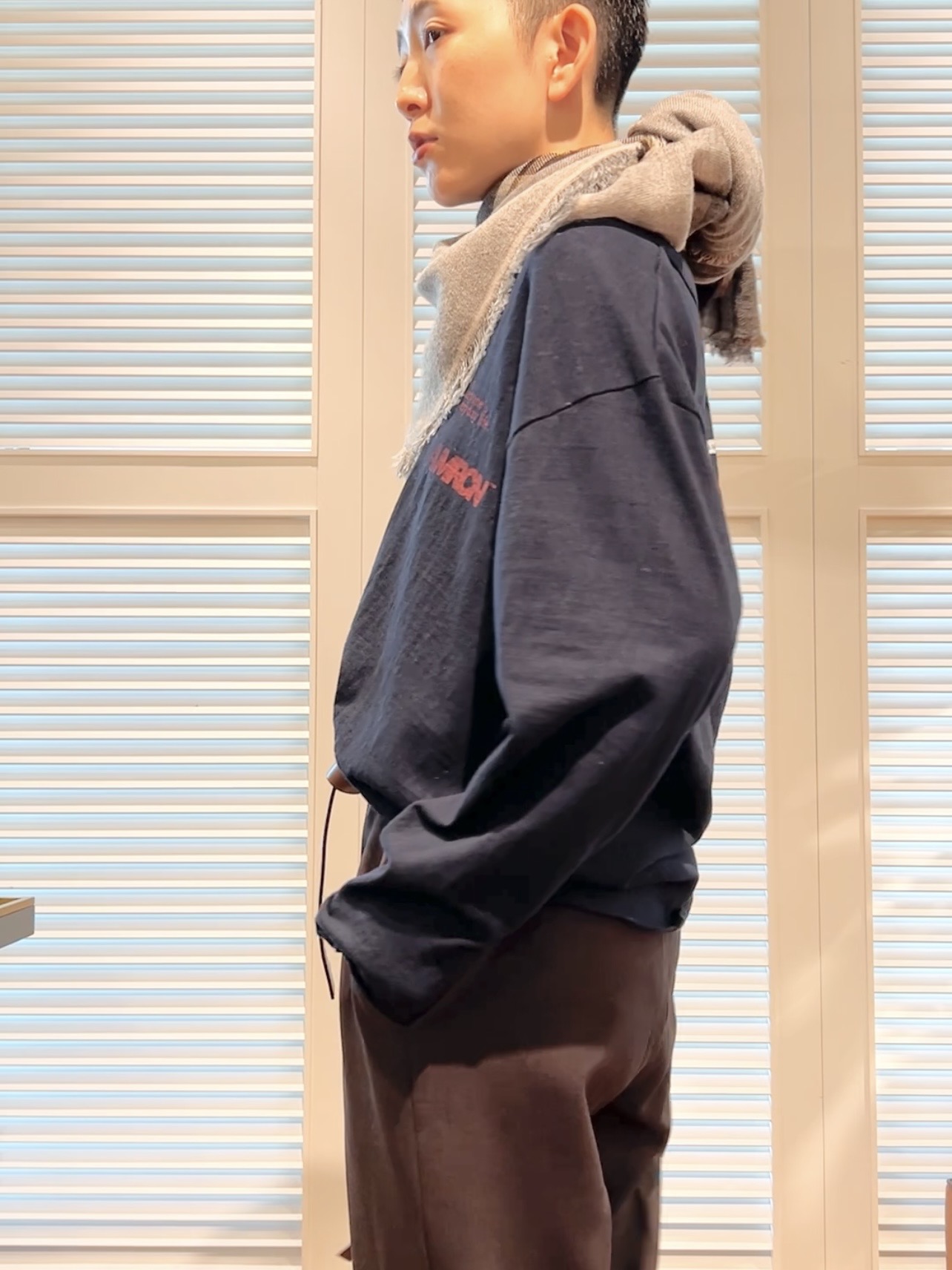 OCHIAIさんの「DRESSTERIOR｜ダブルクロスストレッチフレアパンツ」を使ったコーディネート