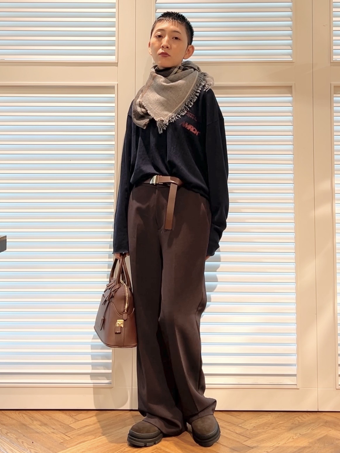OCHIAIさんの「DRESSTERIOR｜ダブルクロスストレッチフレアパンツ」を使ったコーディネート