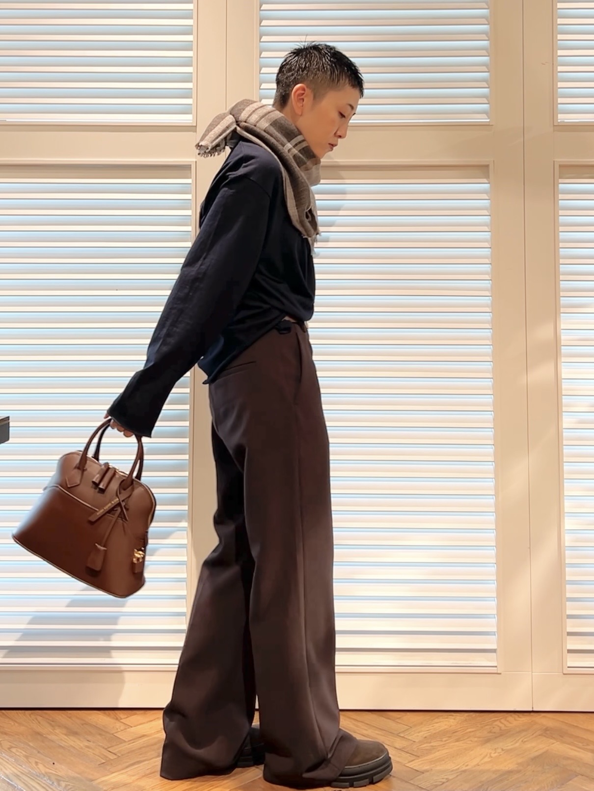 OCHIAIさんの「DRESSTERIOR｜ダブルクロスストレッチフレアパンツ」を使ったコーディネート