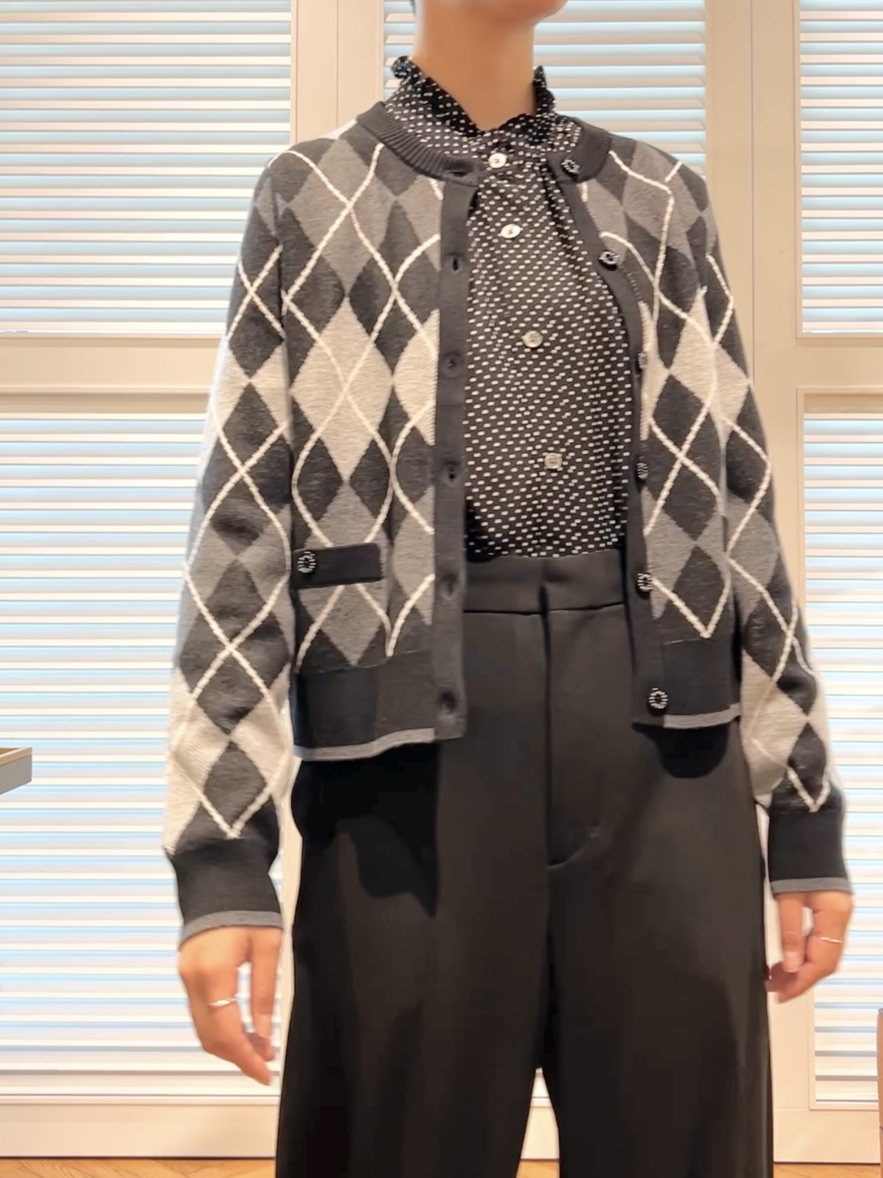 OCHIAIさんの「DRESSTERIOR｜アーガイルジャガードカーディガン」を使ったコーディネート