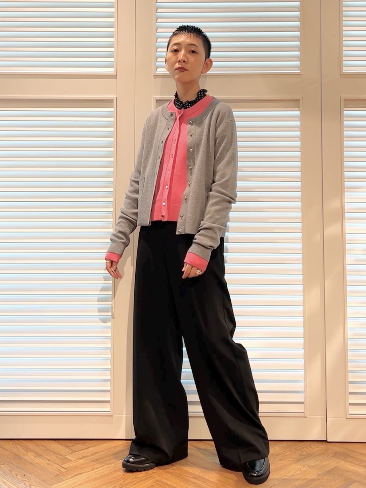 OCHIAIさんの「DRESSTERIOR｜【5色展開/マシンウォッシャブル】コットンカシミヤカーディガン」を使ったコーディネート