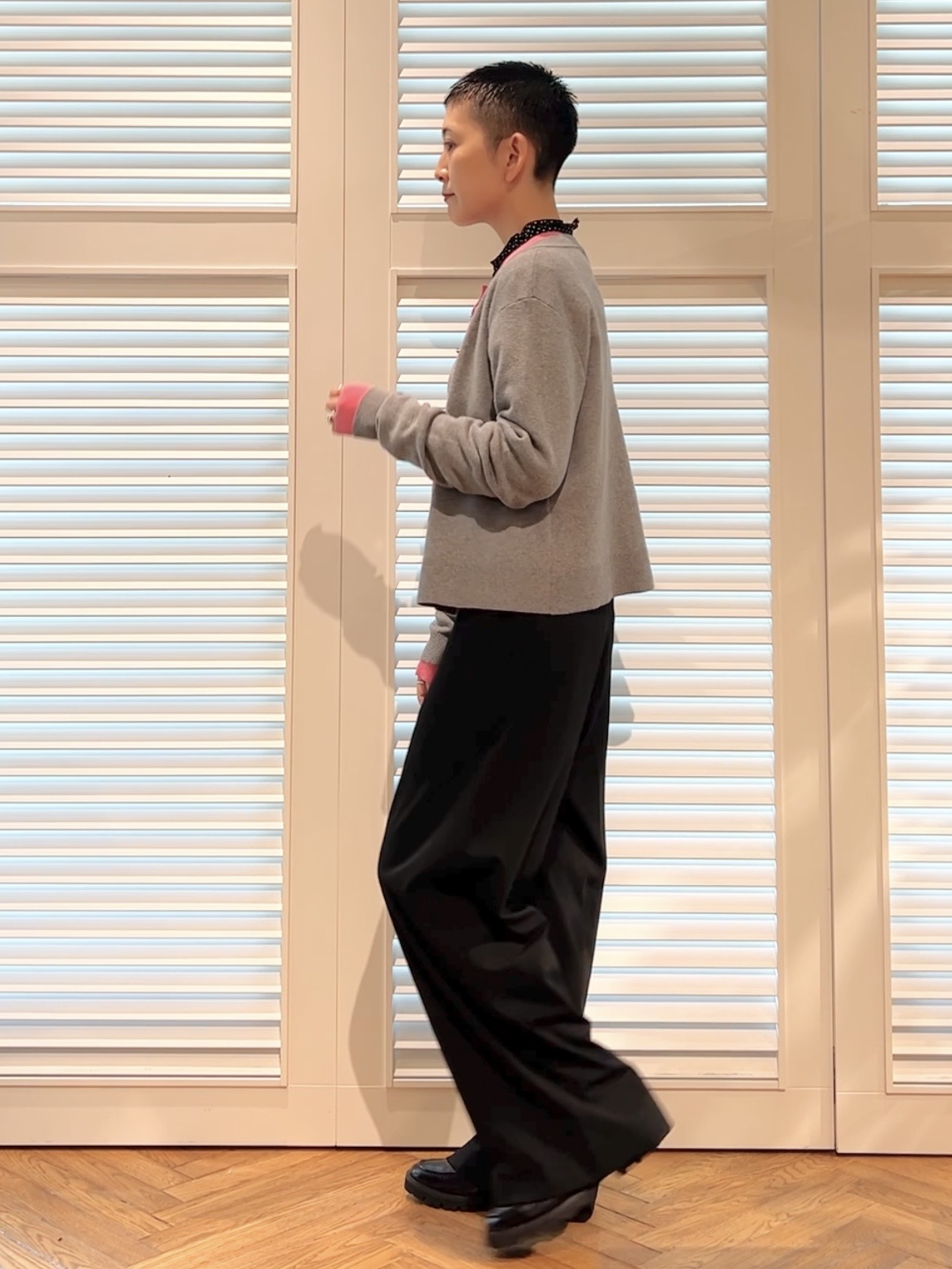 OCHIAIさんの「DRESSTERIOR｜【5色展開/マシンウォッシャブル】コットンカシミヤカーディガン」を使ったコーディネート