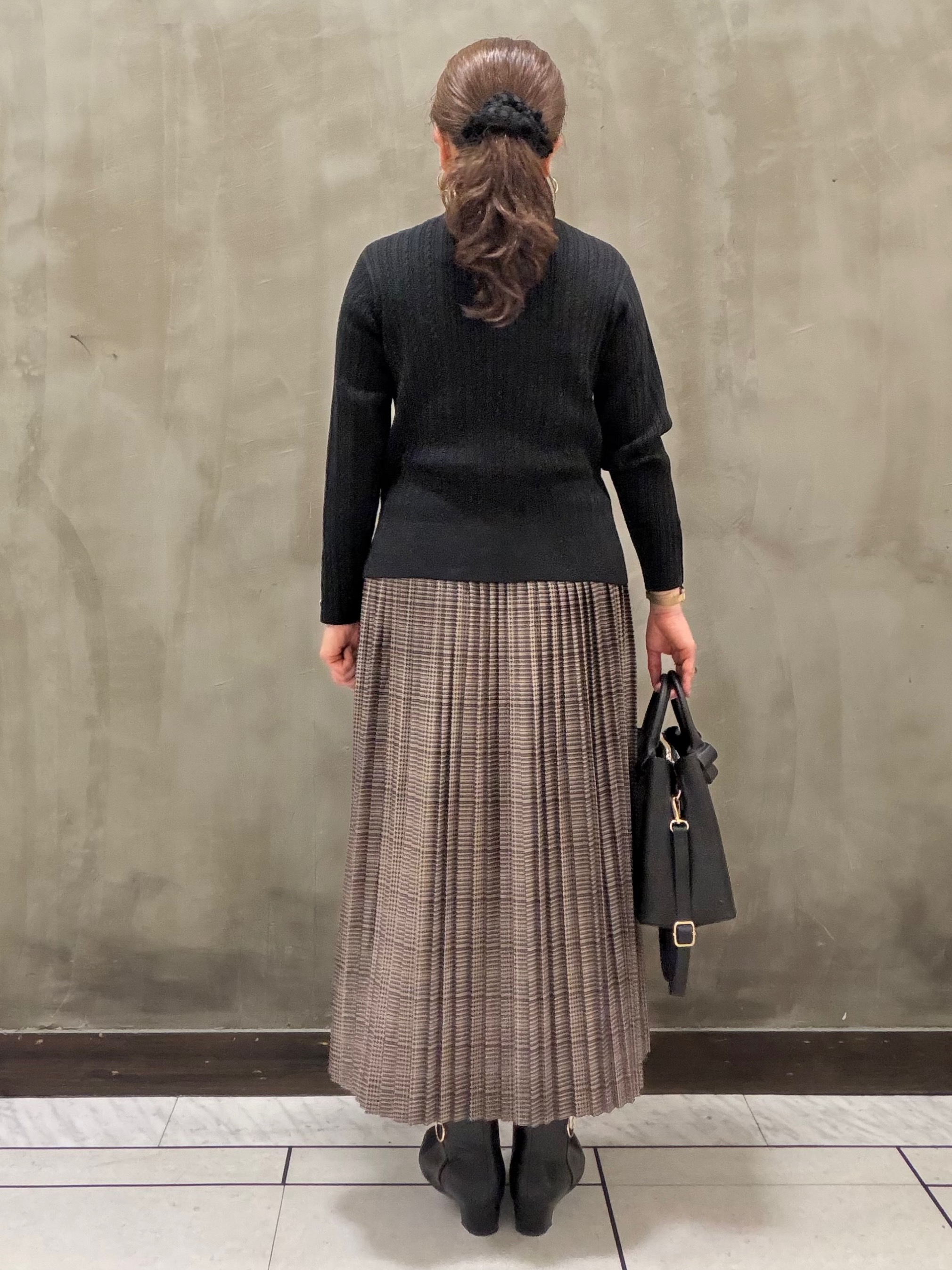 すえさんの「grove｜【毛玉軽減】すっきり美人見え ケーブルニット」を使ったコーディネート