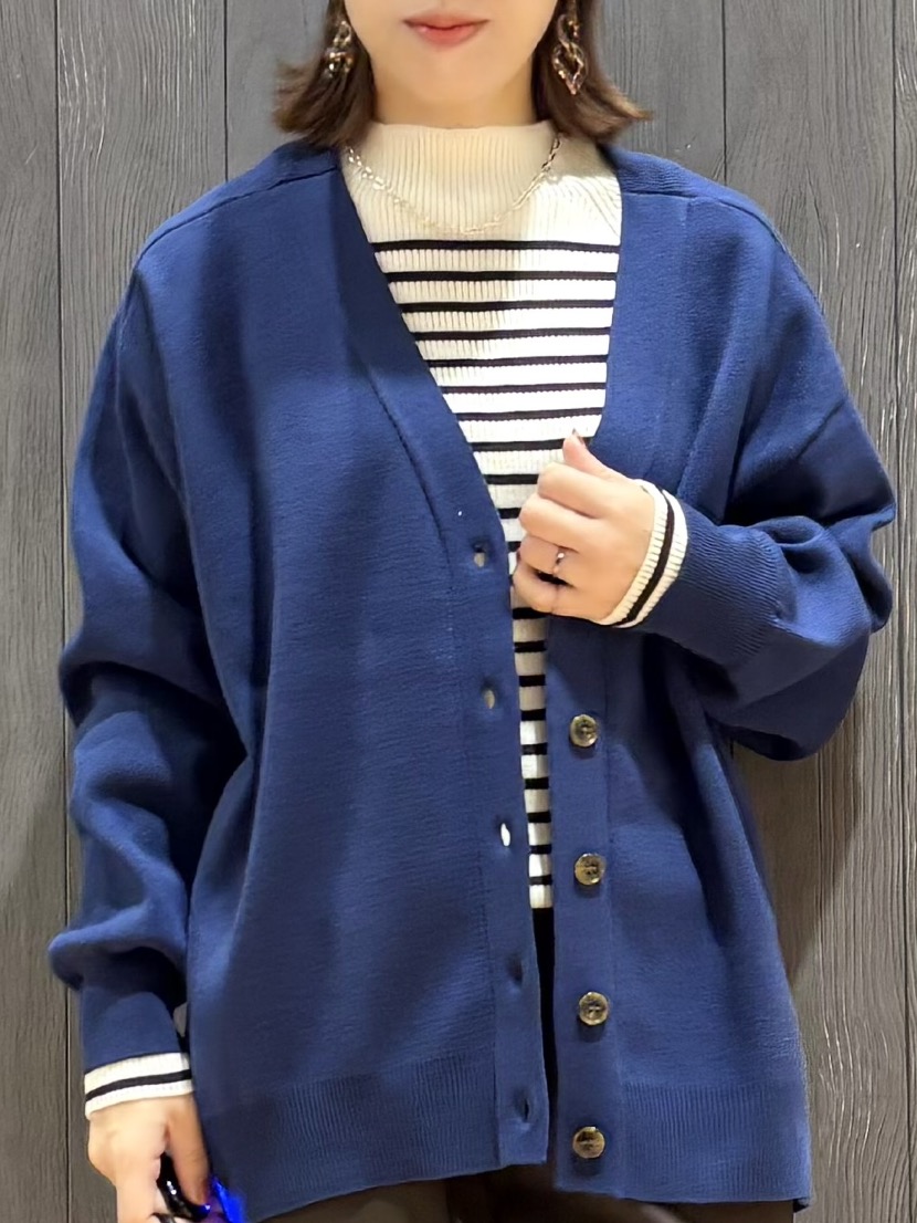 meiさんの「SHOO･LA･RUE｜【毛玉になりにくい/S-LL/洗濯機可/体型カバー】Vネックゆったりカーディガン」を使ったコーディネート