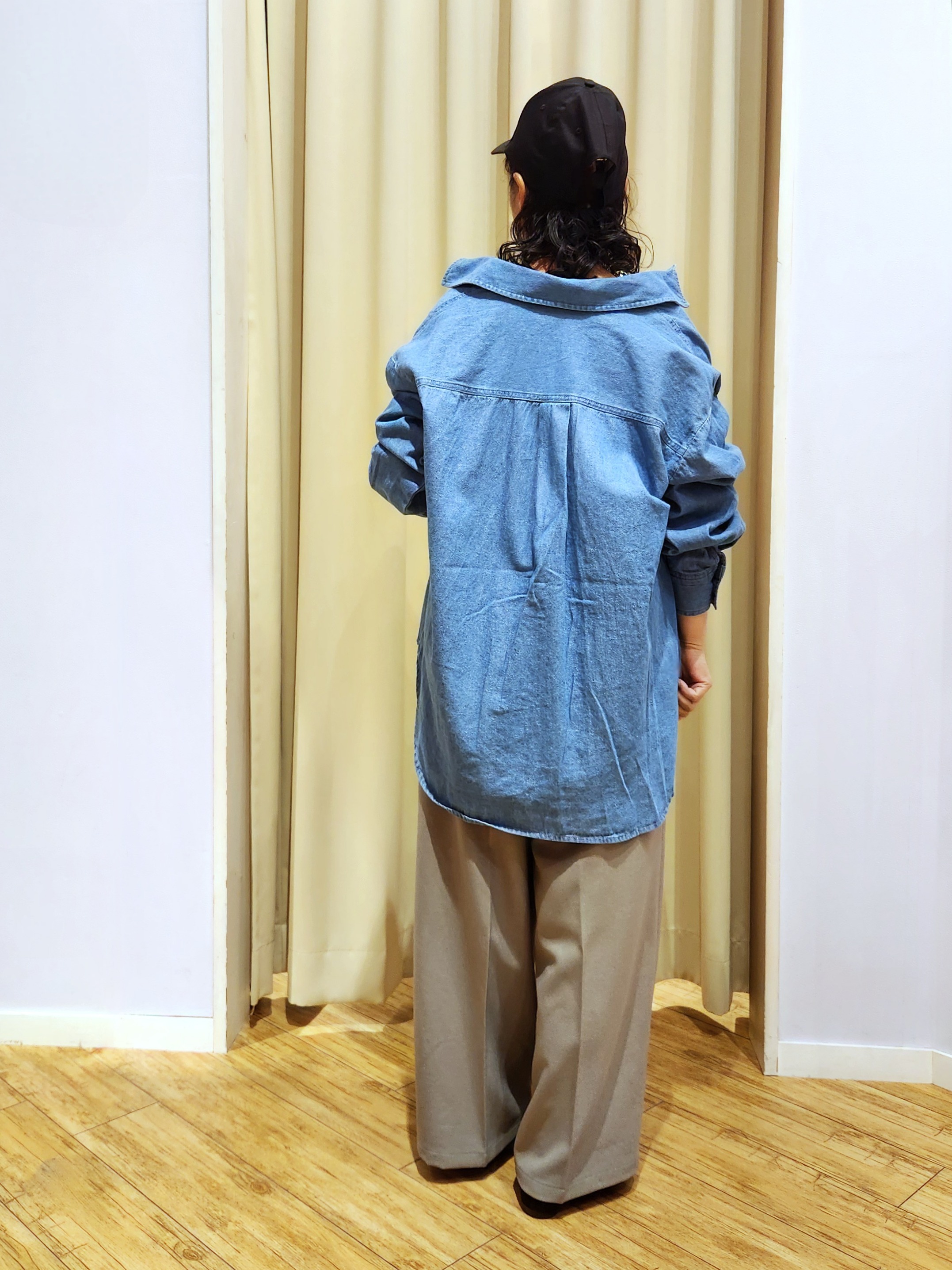 くまさんの「SHOO･LA･RUE｜【洗濯後しわになりにくい/着丈選べる/セットアップ可】ウールフィール センタープレスワイドパンツ」を使ったコーディネート
